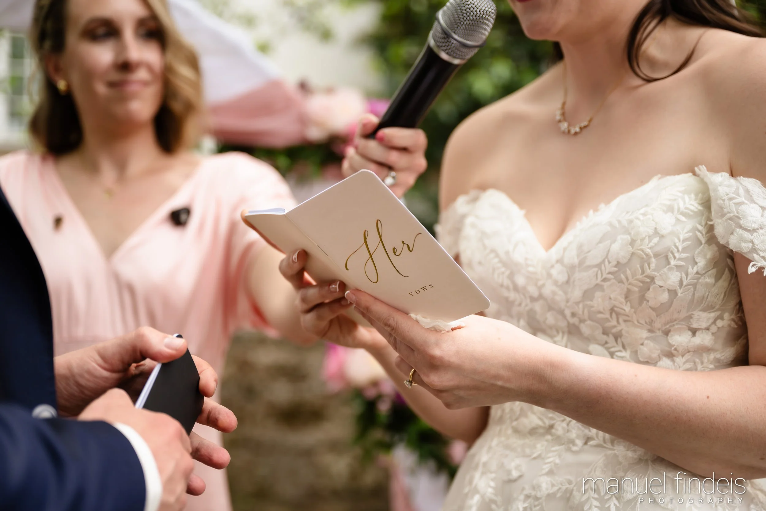 0173_Hochzeit_RuS_www.manuelfindeis.com.jpg