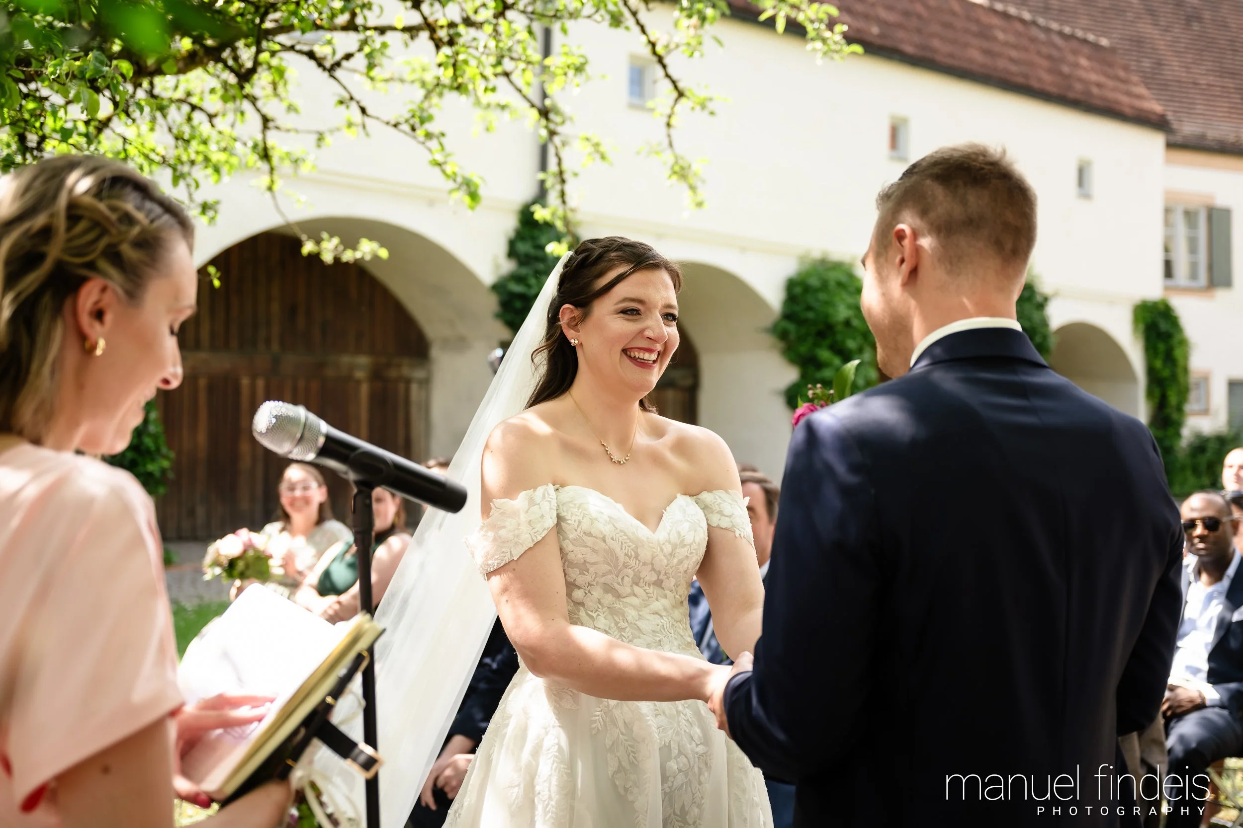 0105_Hochzeit_RuS_www.manuelfindeis.com.jpg
