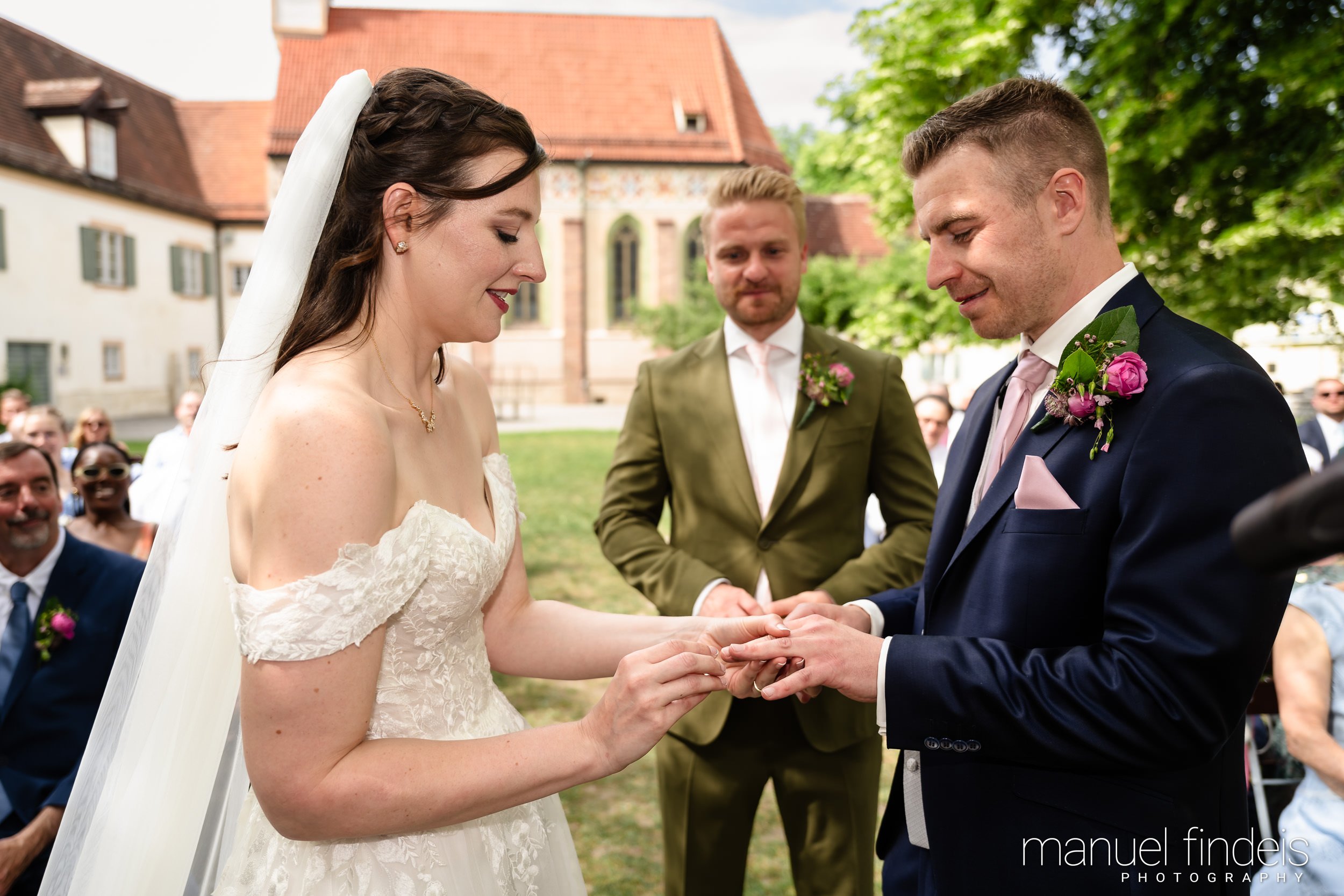 0227_Hochzeit_RuS_www.manuelfindeis.com.jpg