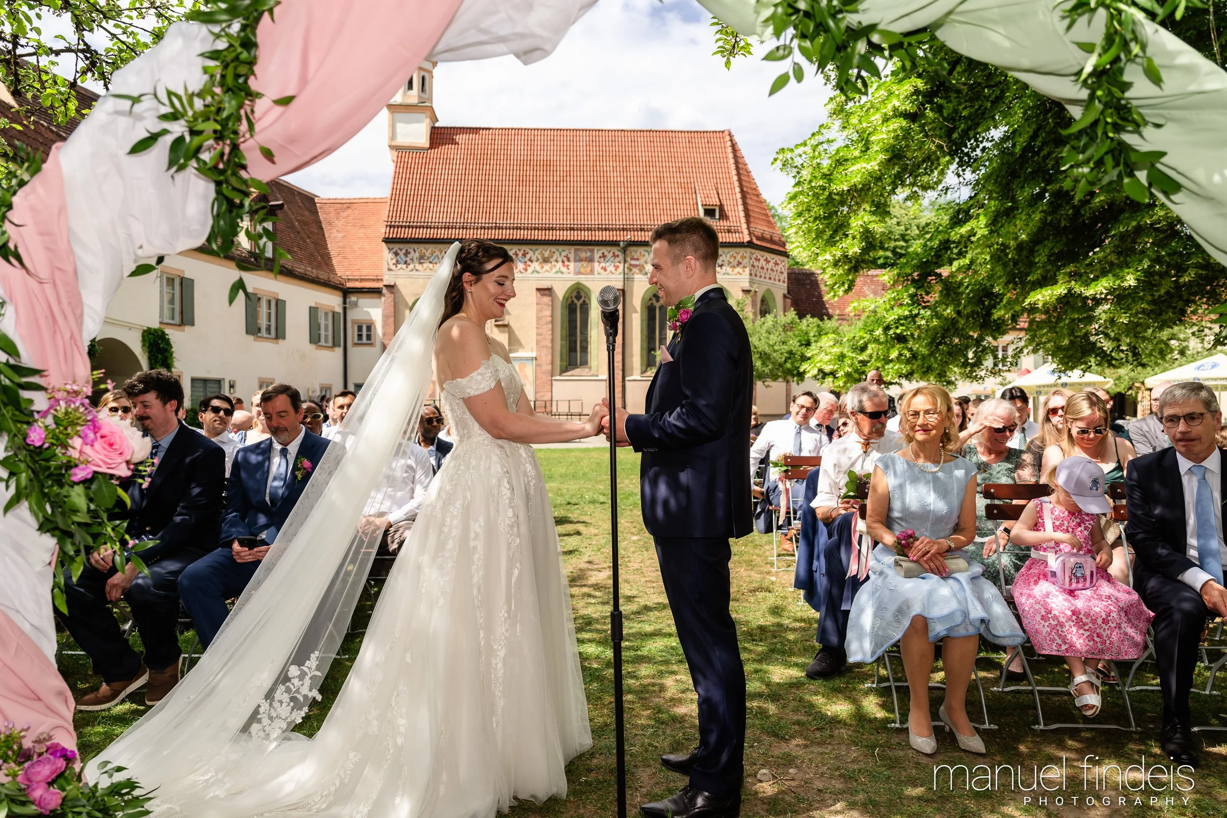 0136_Hochzeit_RuS_www.manuelfindeis.com.jpg