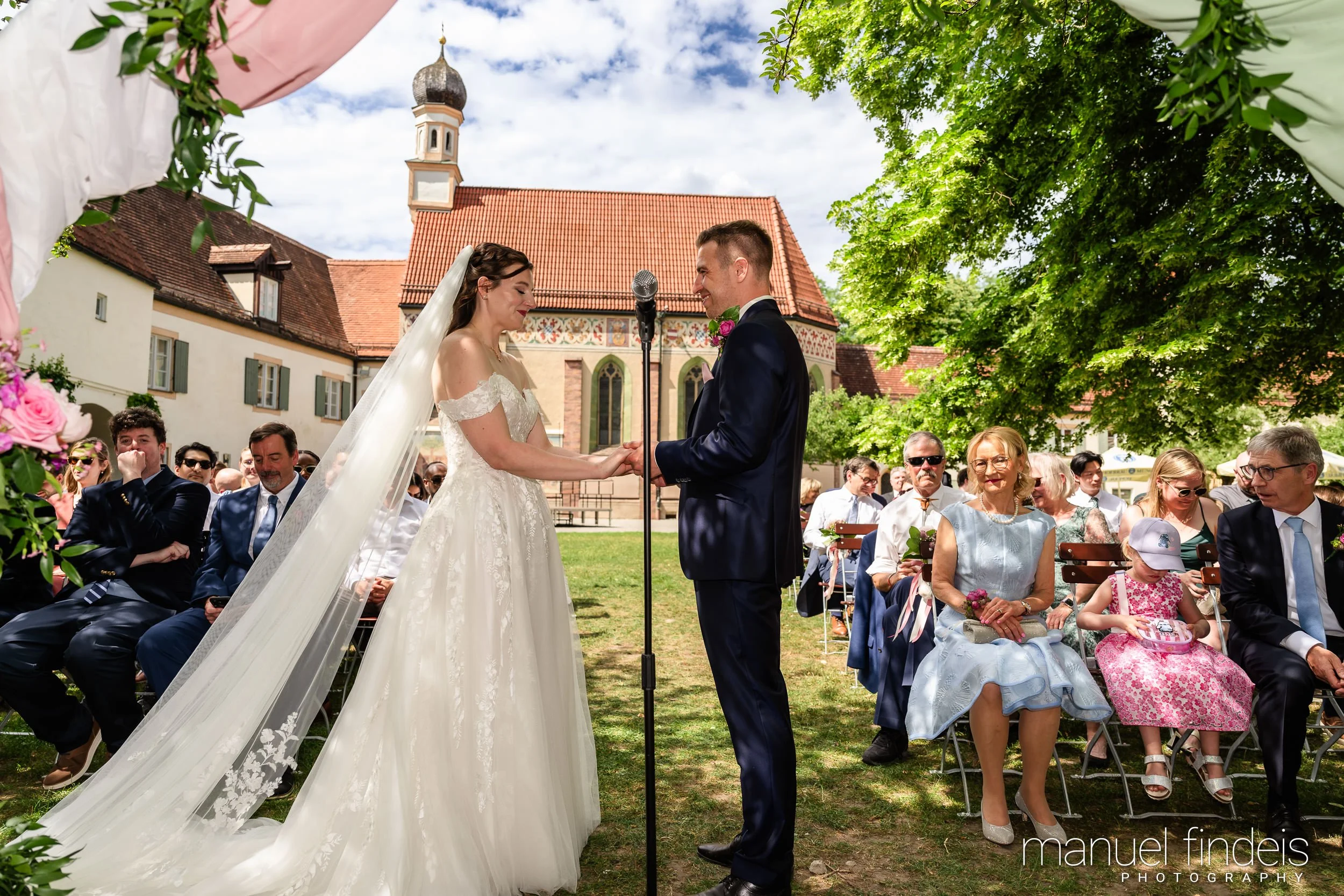 0137_Hochzeit_RuS_www.manuelfindeis.com.jpg