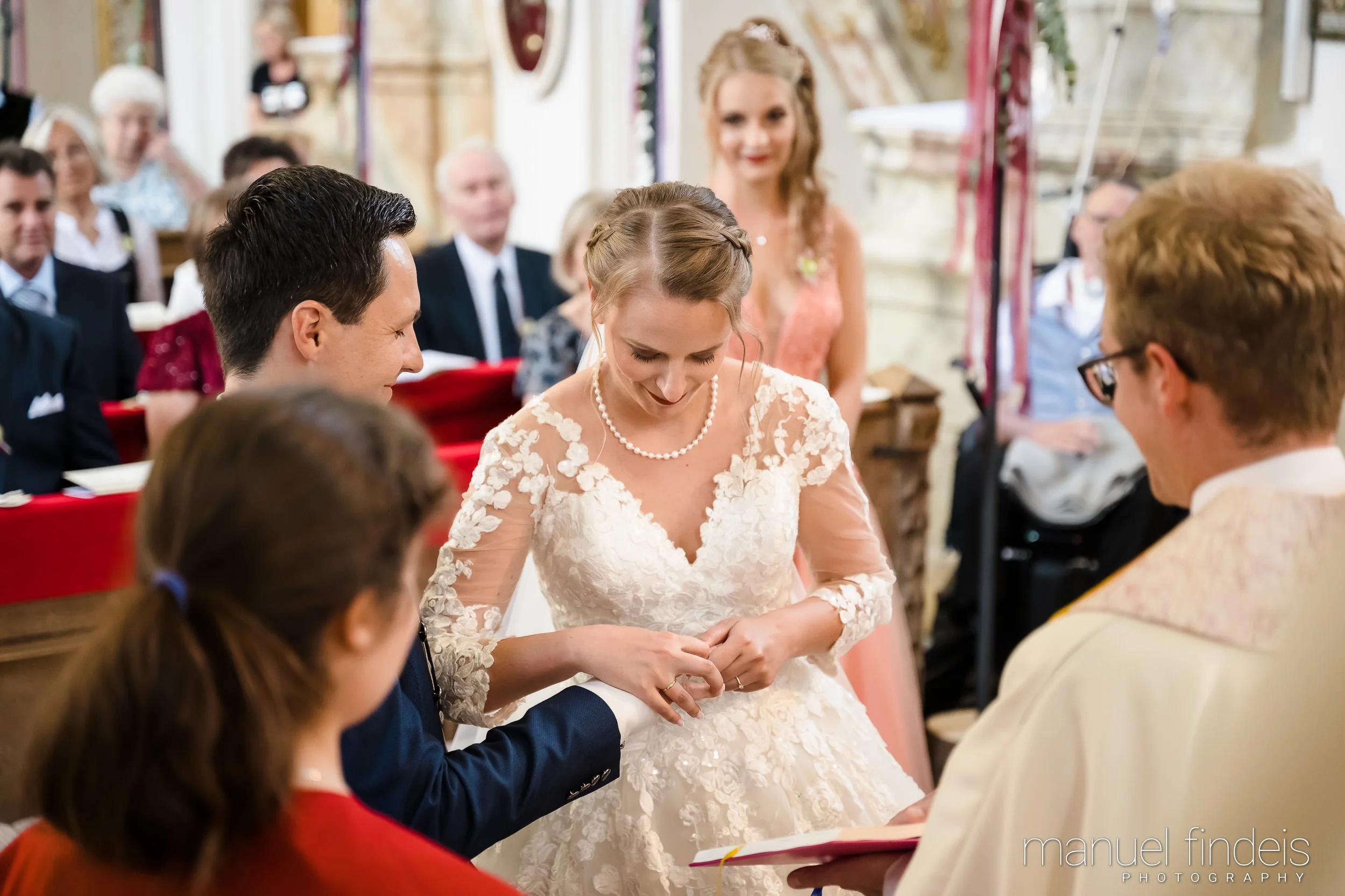 0341_Hochzeit-MuR-Kirche_www.manuelfindeis.com.jpg