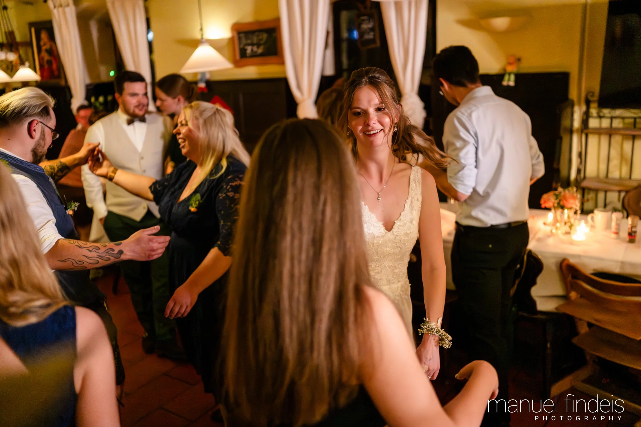 1048_Hochzeit_VuA_www.manuelfindeis.com.jpg