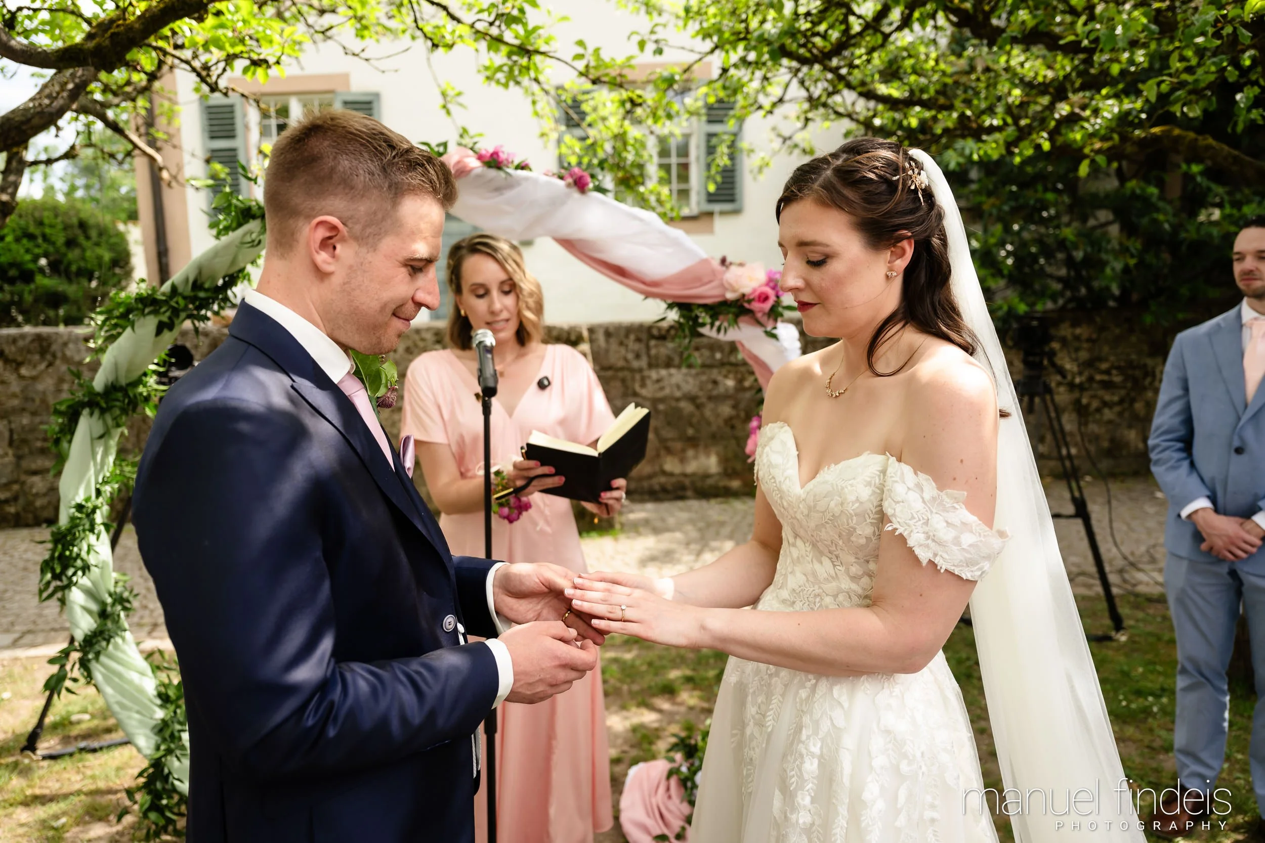 0229_Hochzeit_RuS_www.manuelfindeis.com.jpg