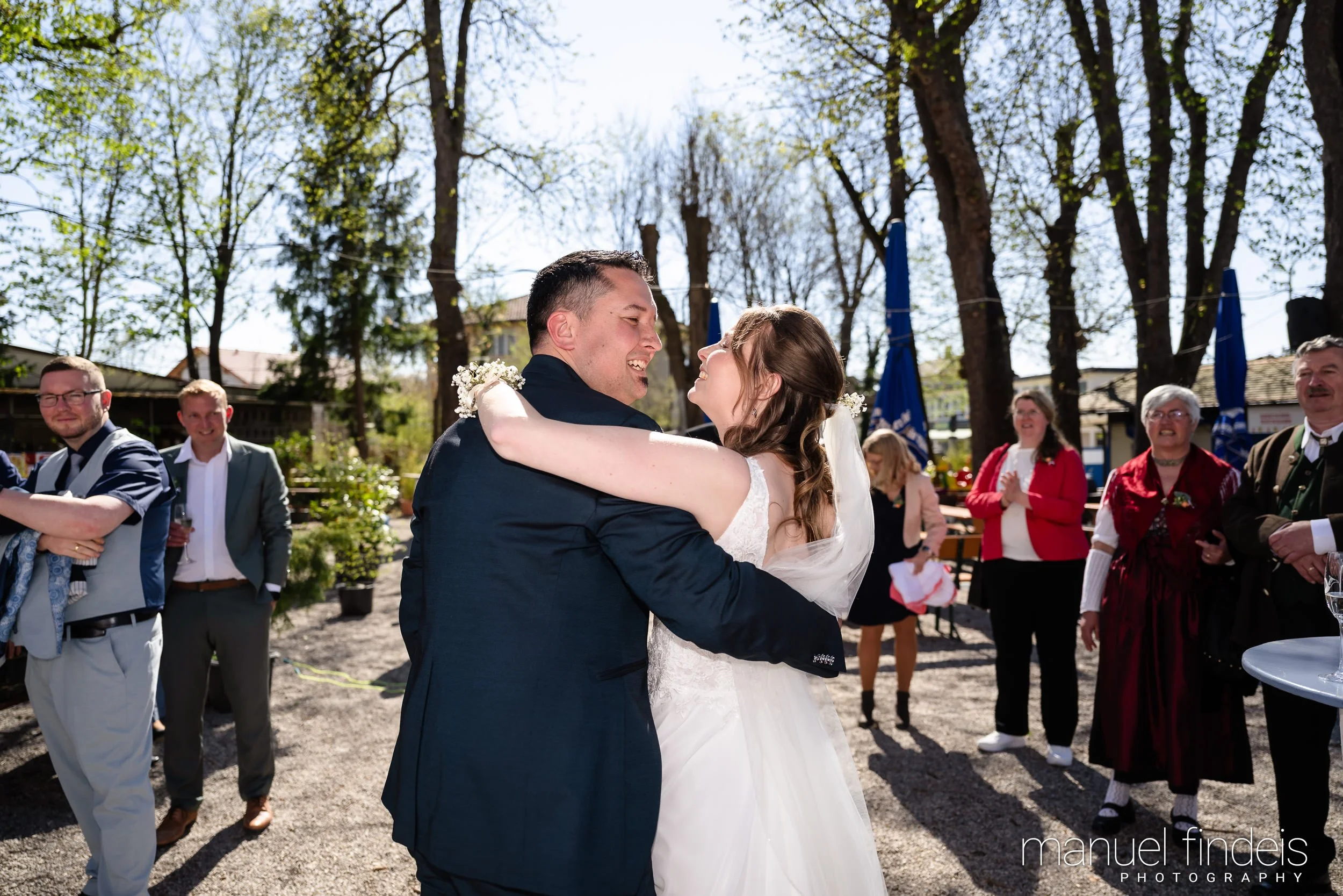 0637_Hochzeit_VuA_www.manuelfindeis.com.jpg