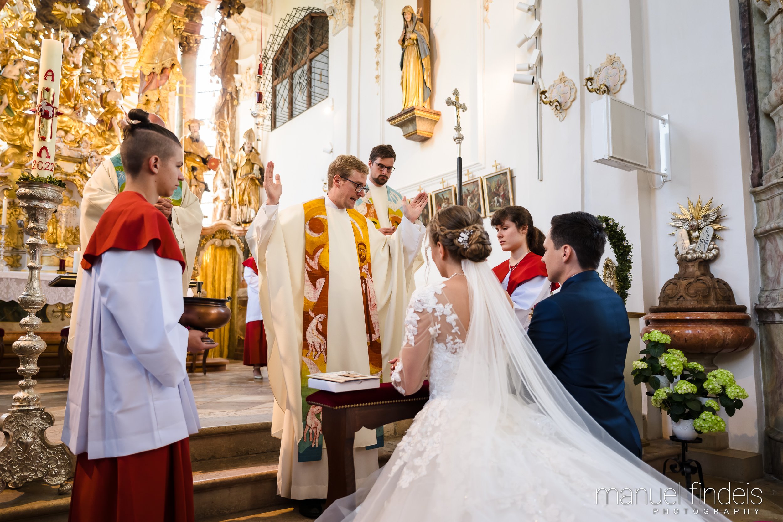 0364_Hochzeit-MuR-Kirche_www.manuelfindeis.com.jpg
