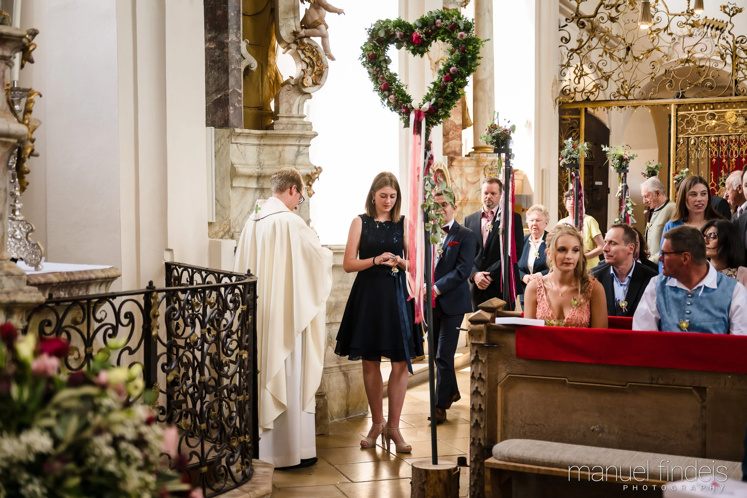 0448_Hochzeit-MuR-Kirche_www.manuelfindeis.com.jpg