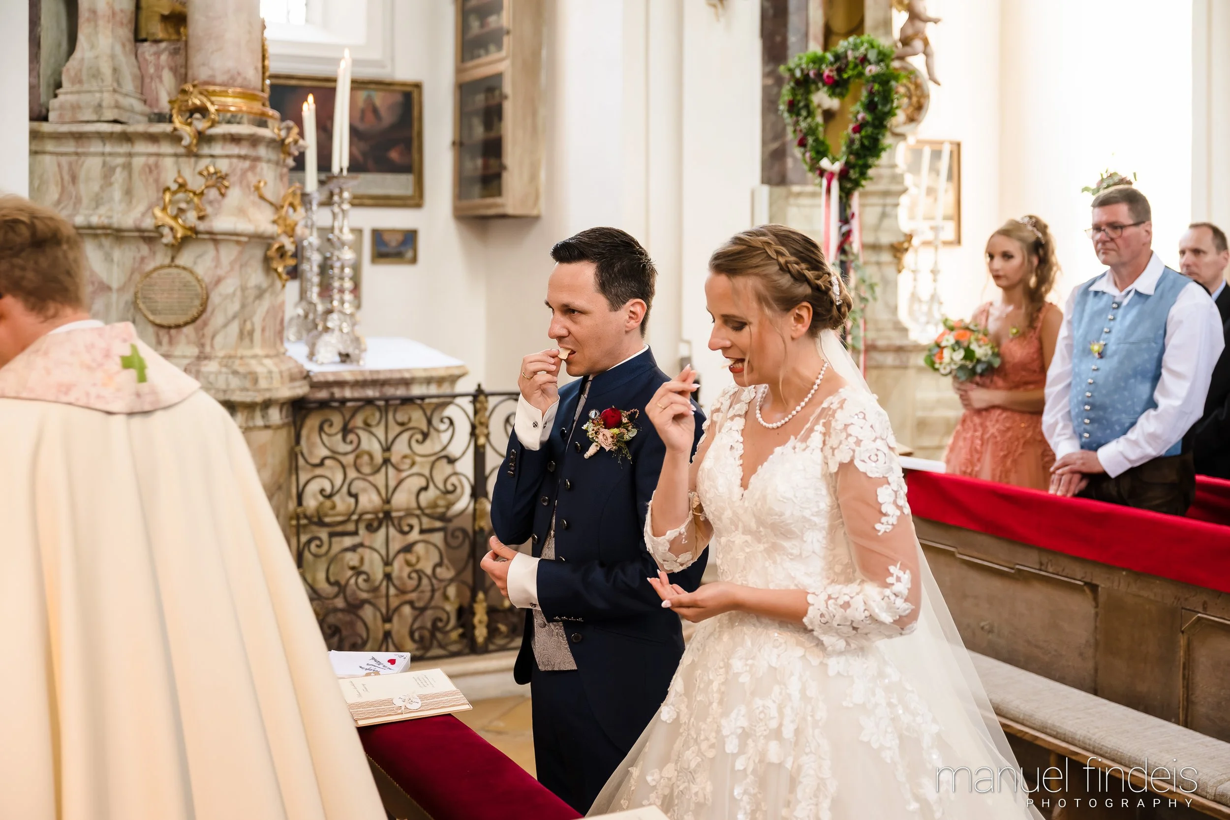 0445_Hochzeit-MuR-Kirche_www.manuelfindeis.com.jpg