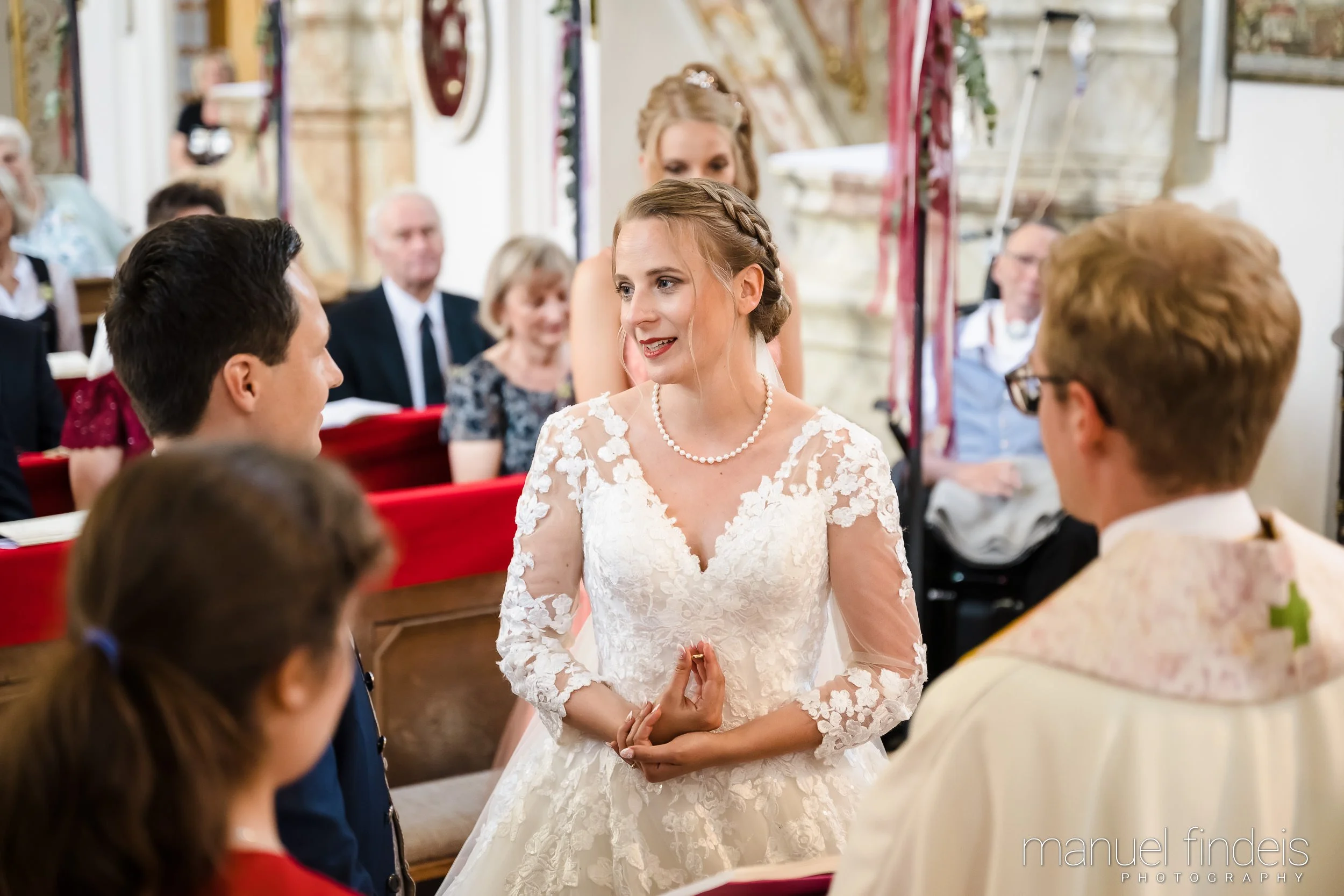 0327_Hochzeit-MuR-Kirche_www.manuelfindeis.com.jpg