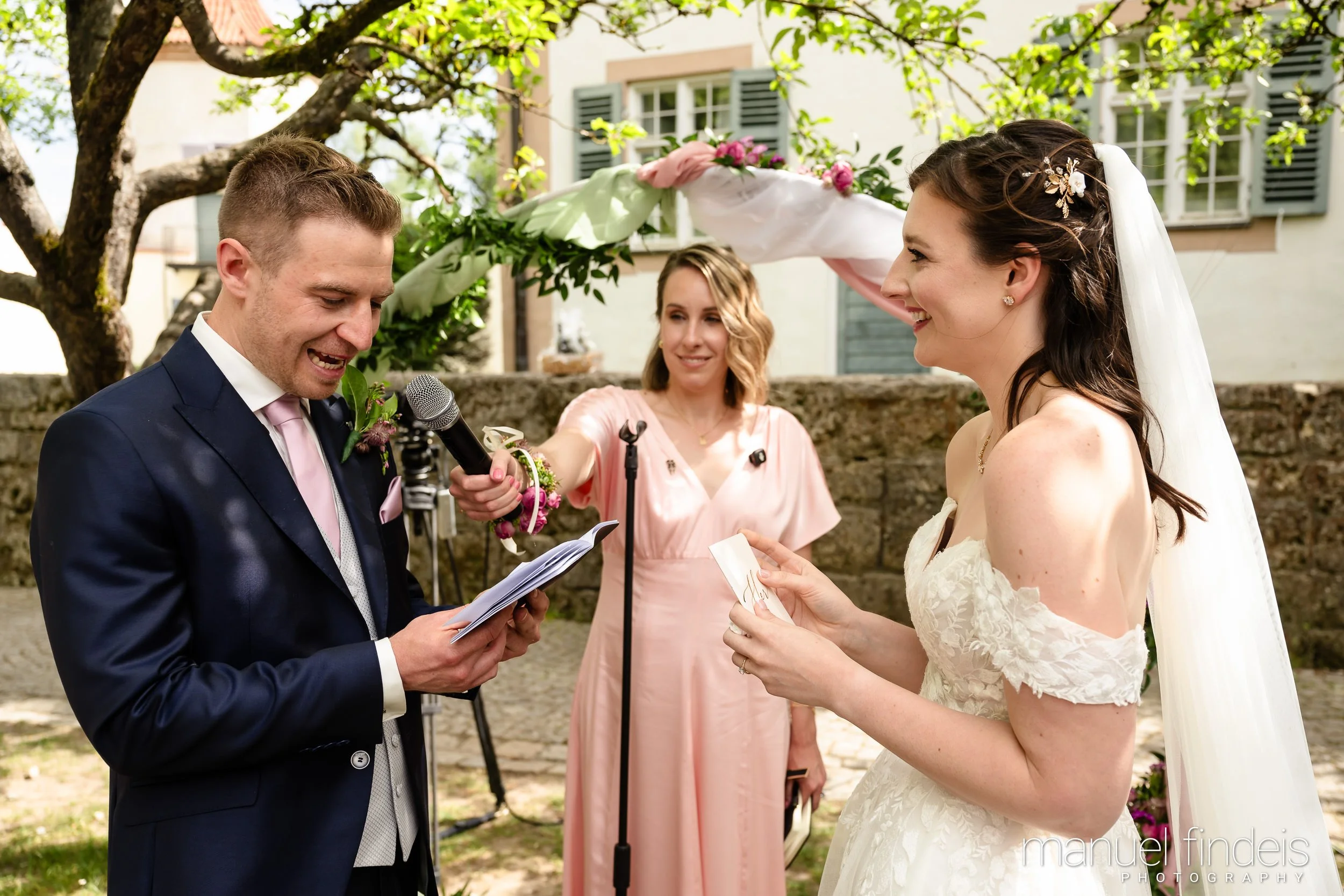0144_Hochzeit_RuS_www.manuelfindeis.com.jpg