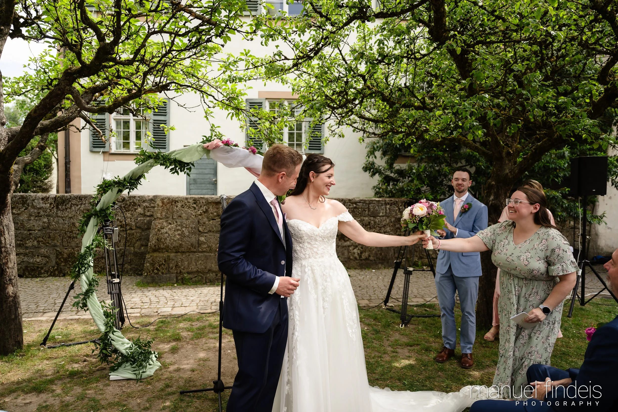 0251_Hochzeit_RuS_www.manuelfindeis.com.jpg