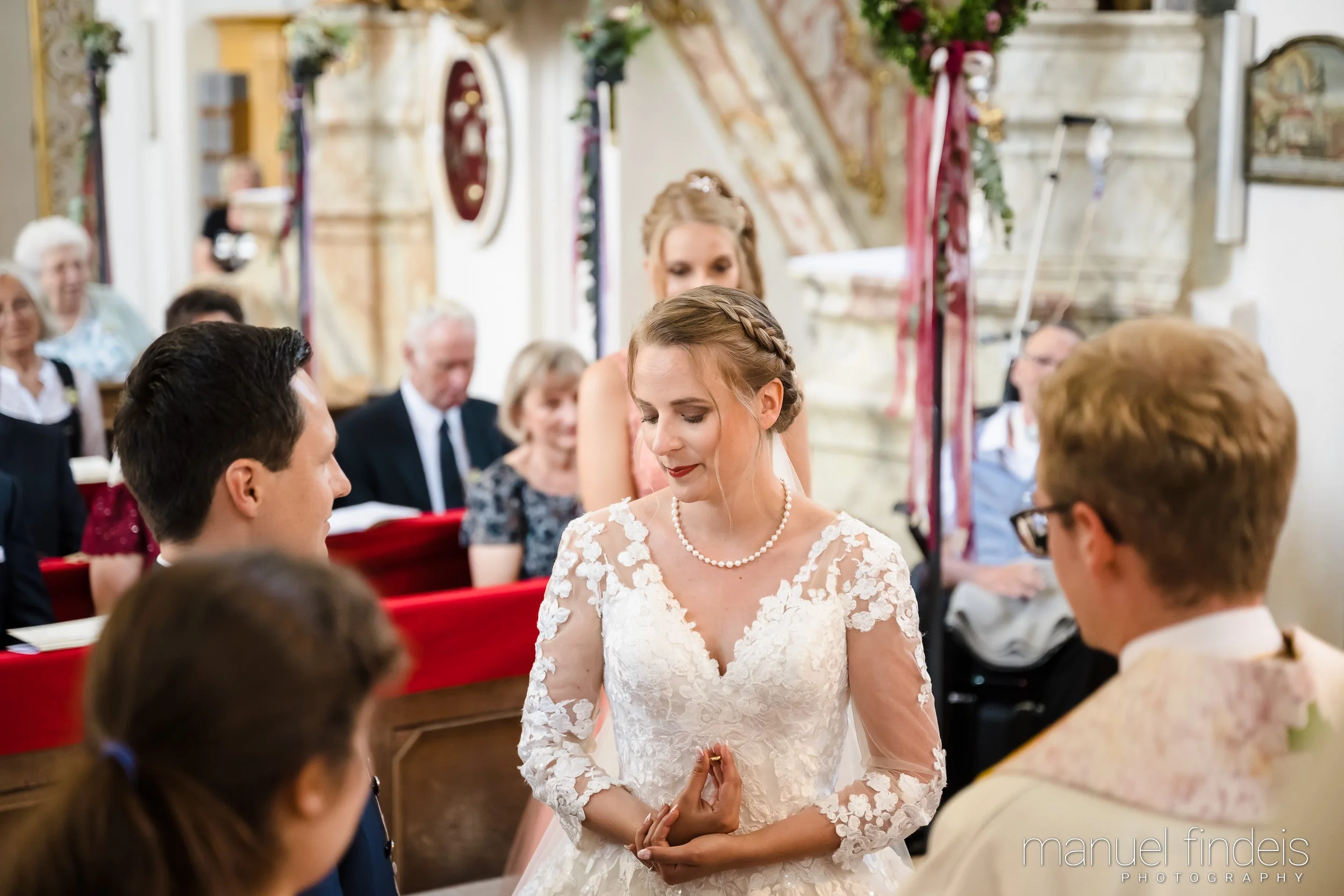 0338_Hochzeit-MuR-Kirche_www.manuelfindeis.com.jpg
