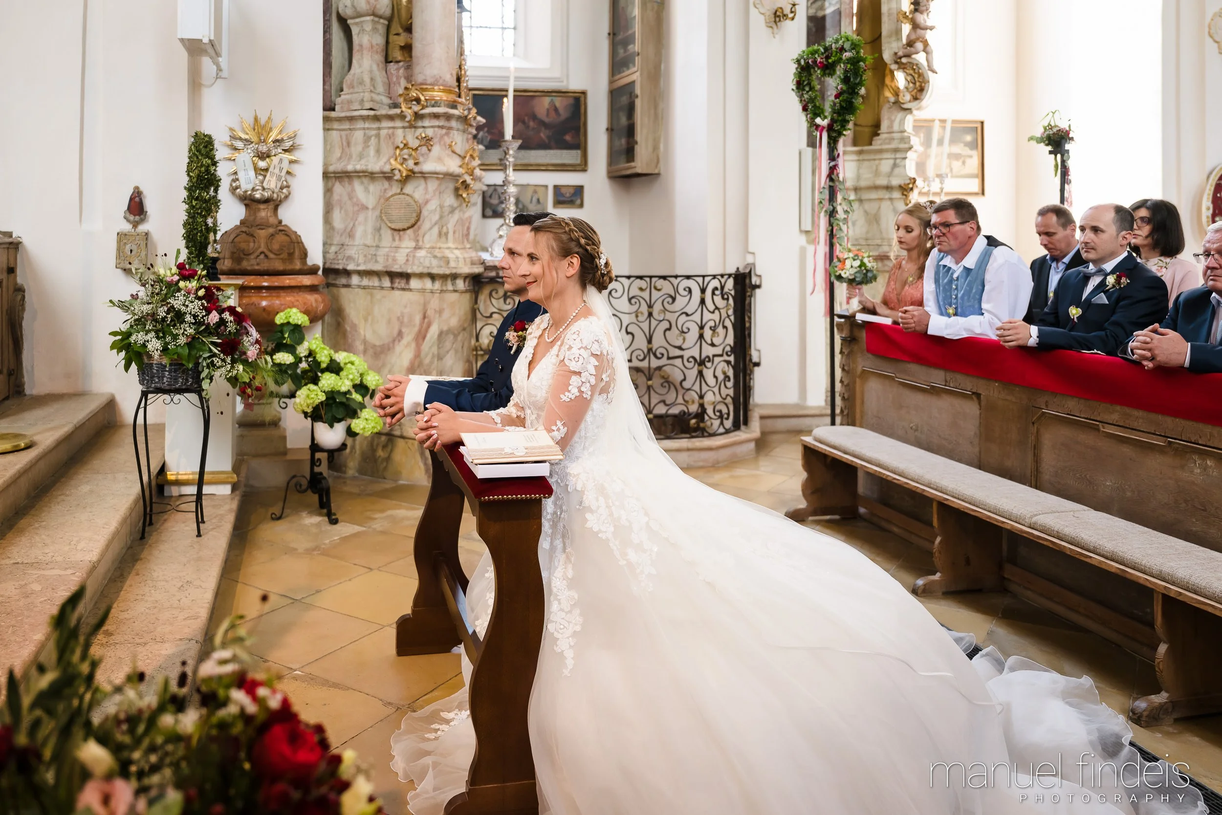 0419_Hochzeit-MuR-Kirche_www.manuelfindeis.com.jpg