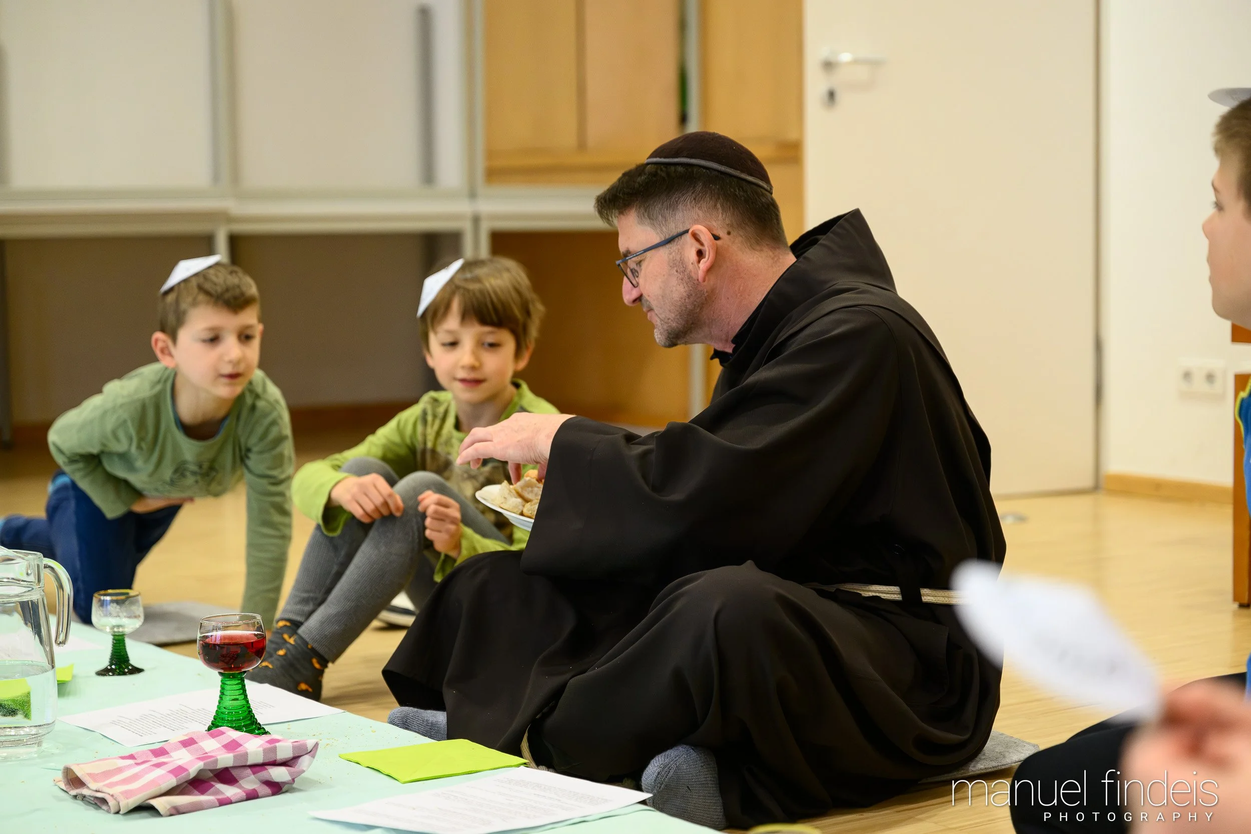 0069_Pessach-Mahl-2026_www.manuelfindeis.com.jpg