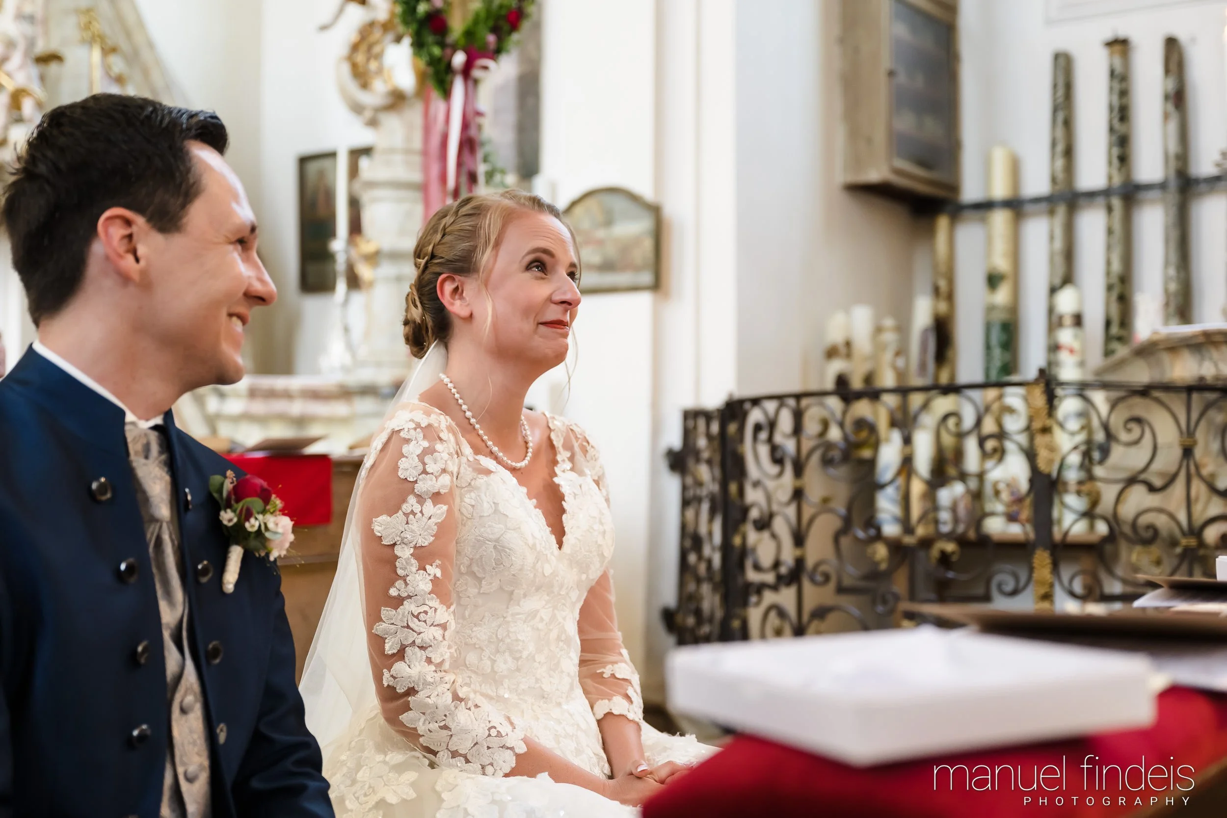 0240_Hochzeit-MuR-Kirche_www.manuelfindeis.com.jpg