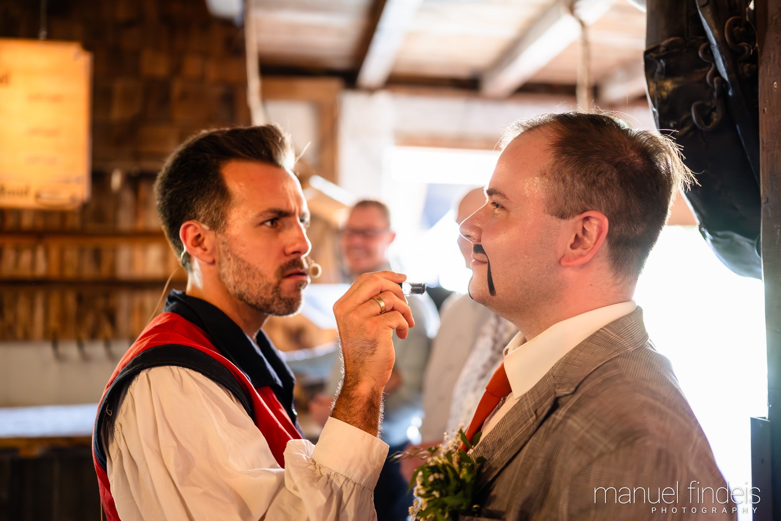 0695_Hochzeit-LUM_www.manuelfindeis.com.jpg