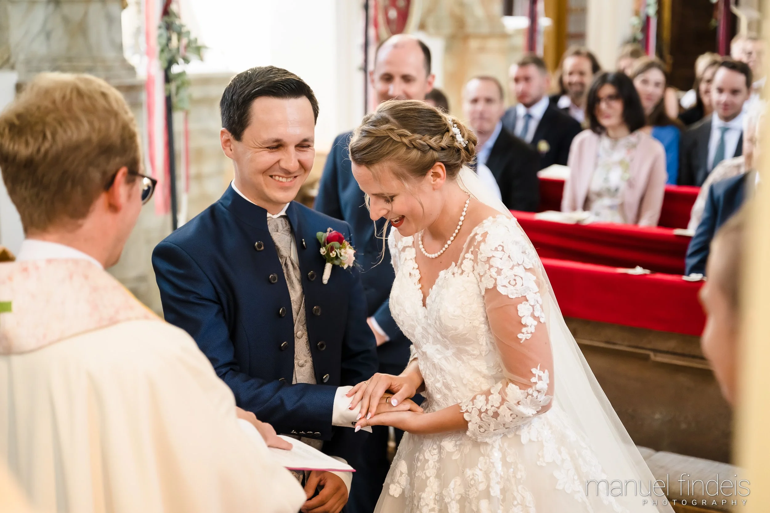 0346_Hochzeit-MuR-Kirche_www.manuelfindeis.com.jpg