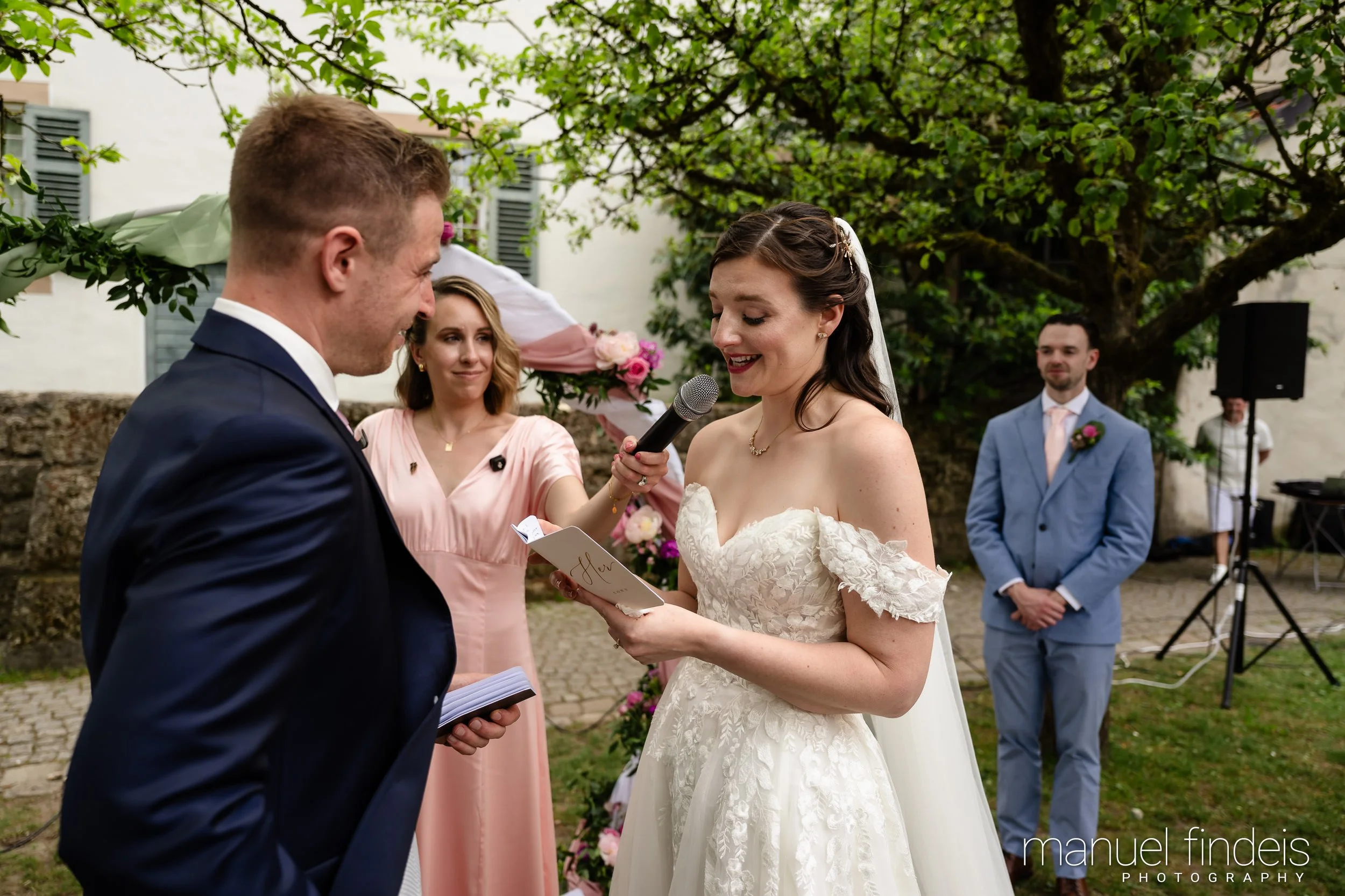 0174_Hochzeit_RuS_www.manuelfindeis.com.jpg