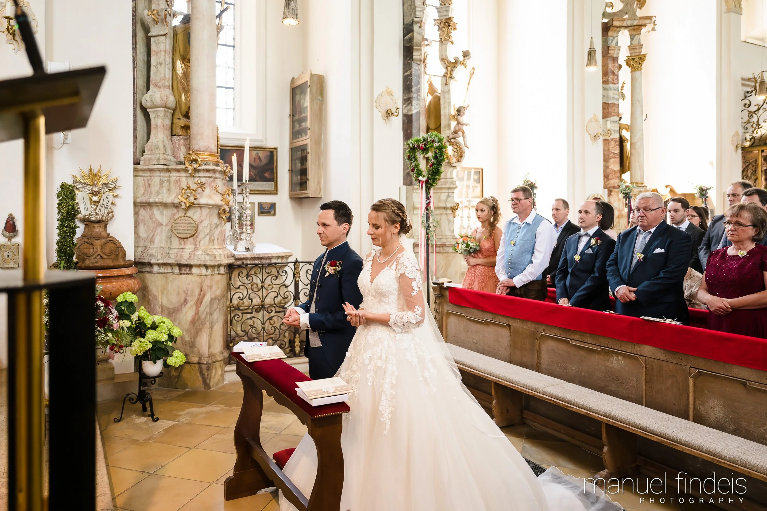 0441_Hochzeit-MuR-Kirche_www.manuelfindeis.com.jpg