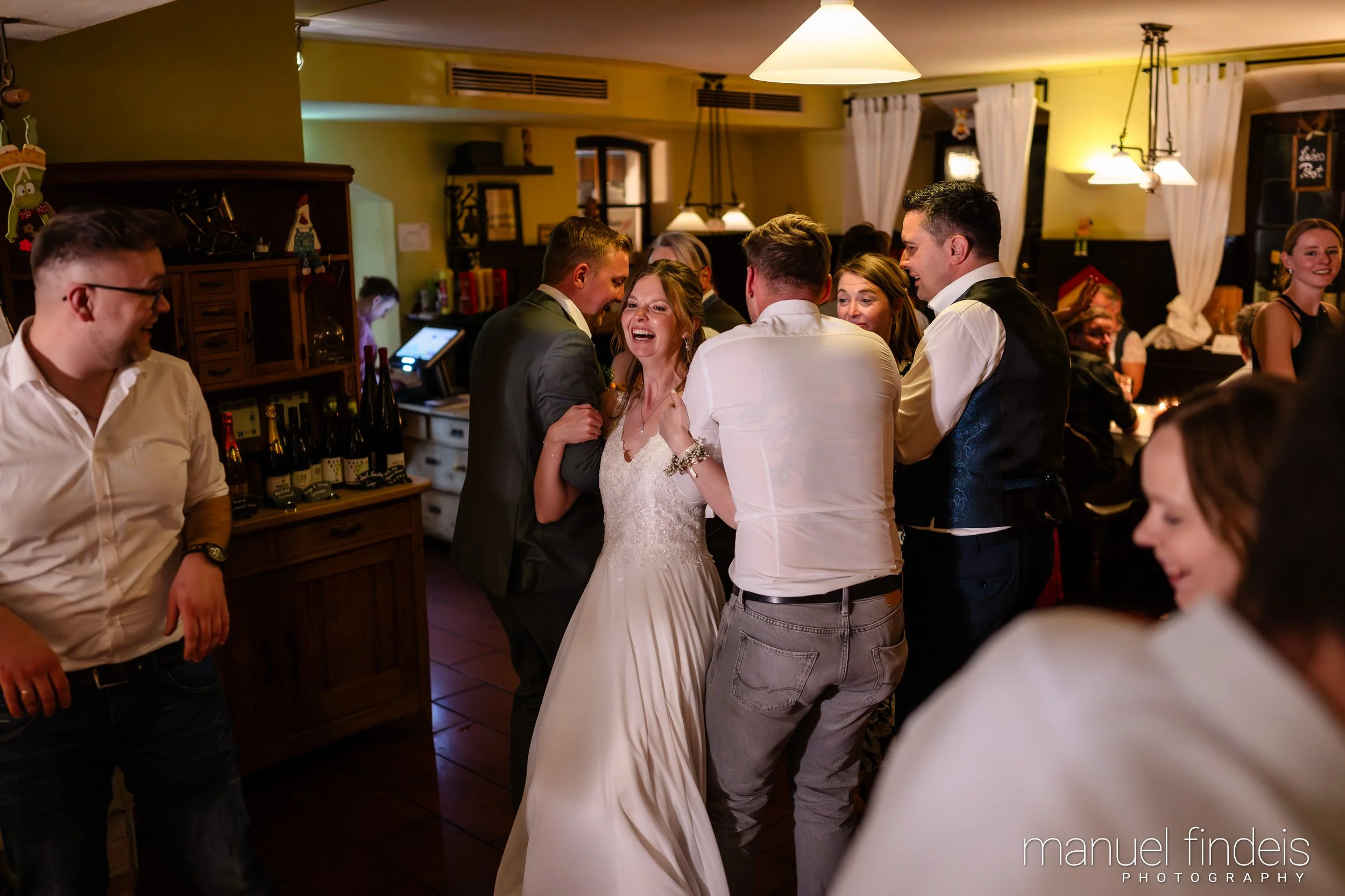 1011_Hochzeit_VuA_www.manuelfindeis.com.jpg