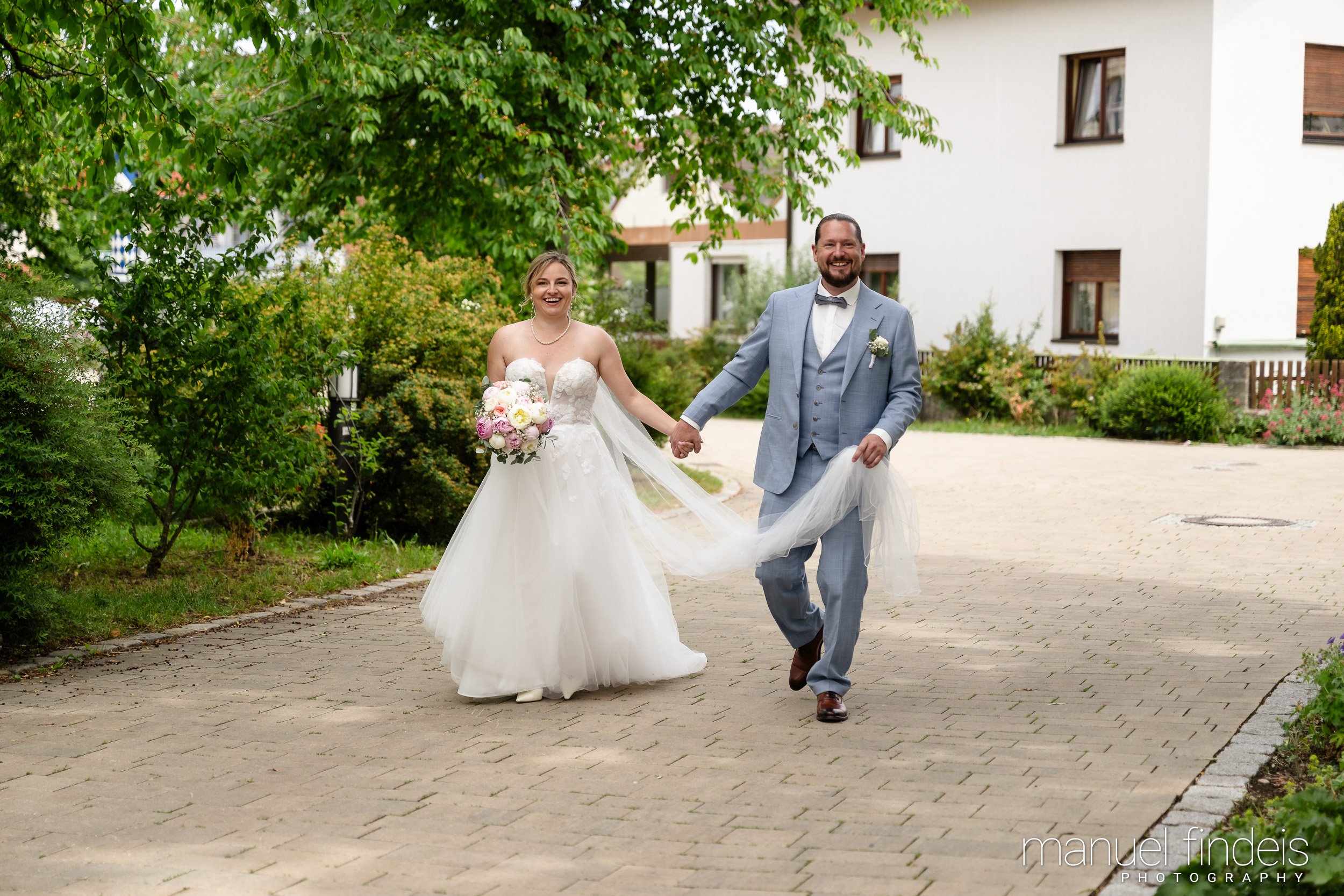 0159_Hochzeit_RundS_www.manuelfindeis.com.jpg