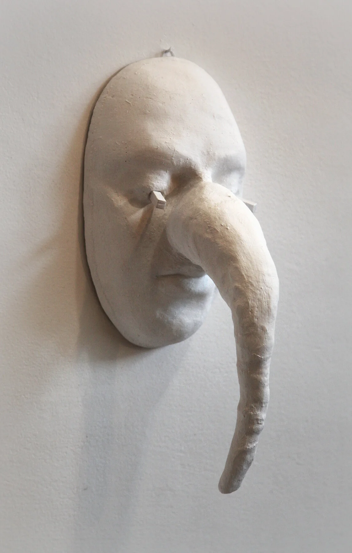 Blear-eyedness / قذَتِ العَيْنُ / N1 / Gypsum fabric, Keramiplast and Mixed media, 36x16x16xcm , 2021. ©Akram Al Halabi