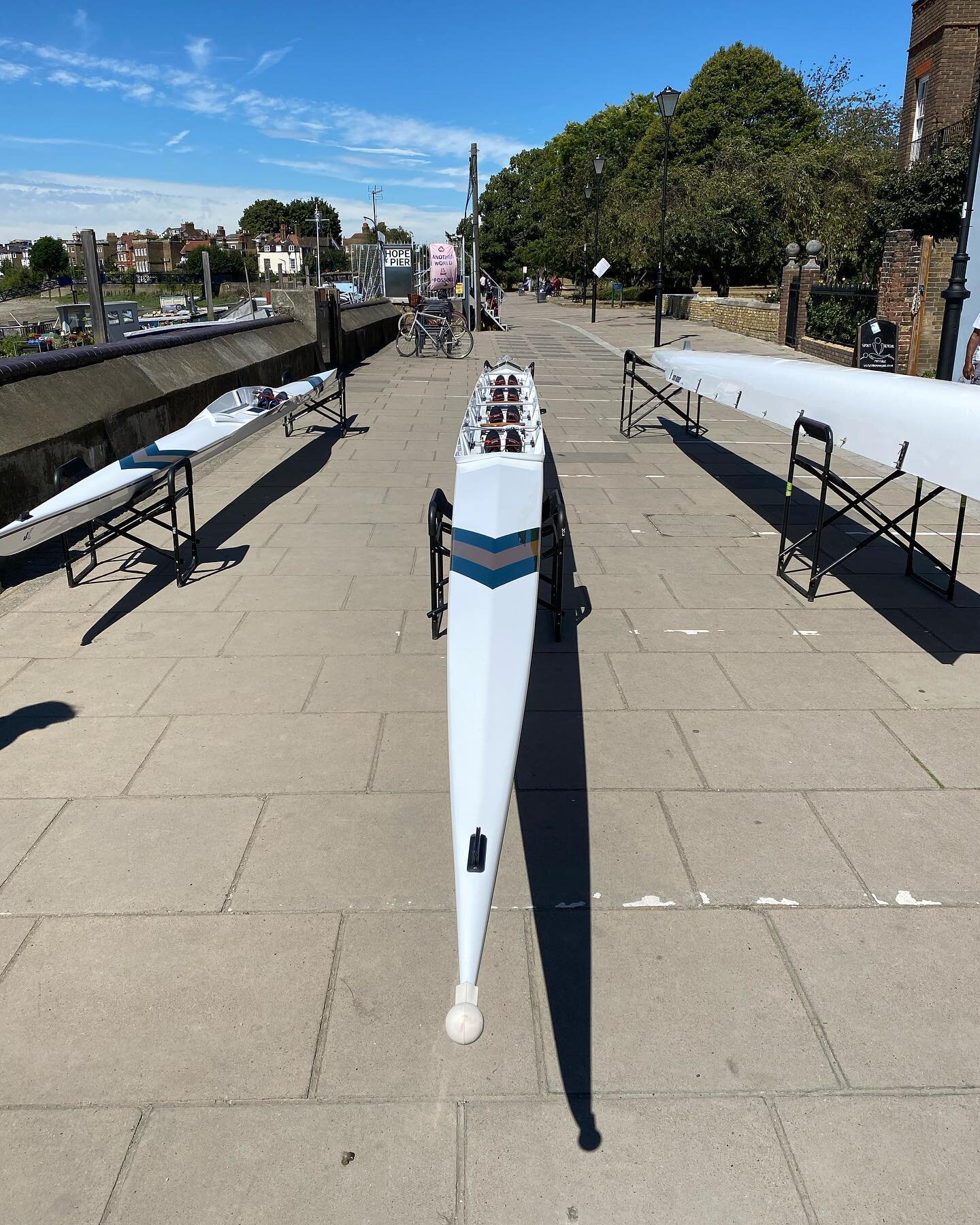 New boat day! Thanks @janousekstampfli - one new boat, one refurb, one repair. #rowing #sculling #learntorow #hammersmith #london