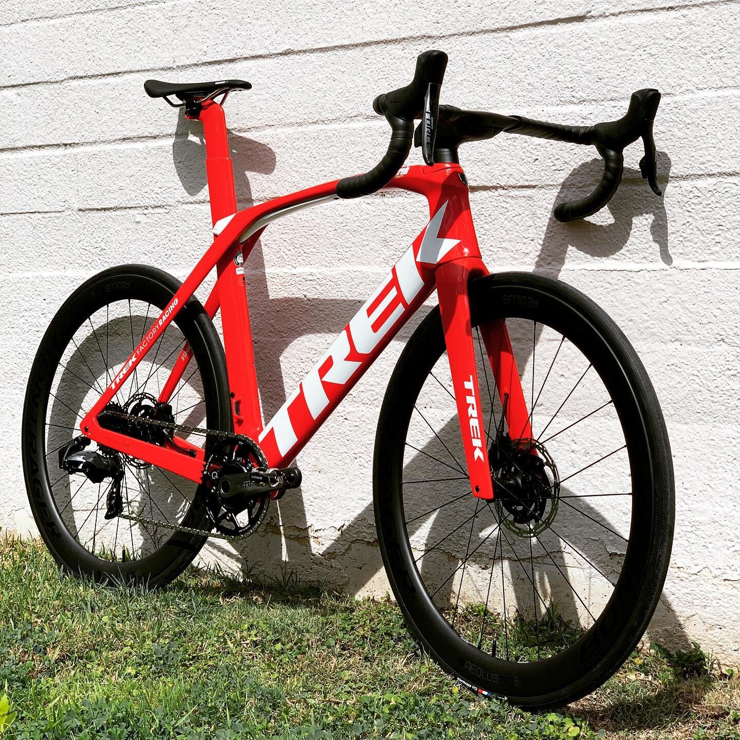 Here&rsquo;s a little project we completed a few weeks ago for our local speedster racer. With it&rsquo;s aero design, this bike is a rocket ship with speed and aerodynamics reigning supreme and giving it its cool looking profile. .
#aerobike #roadbi