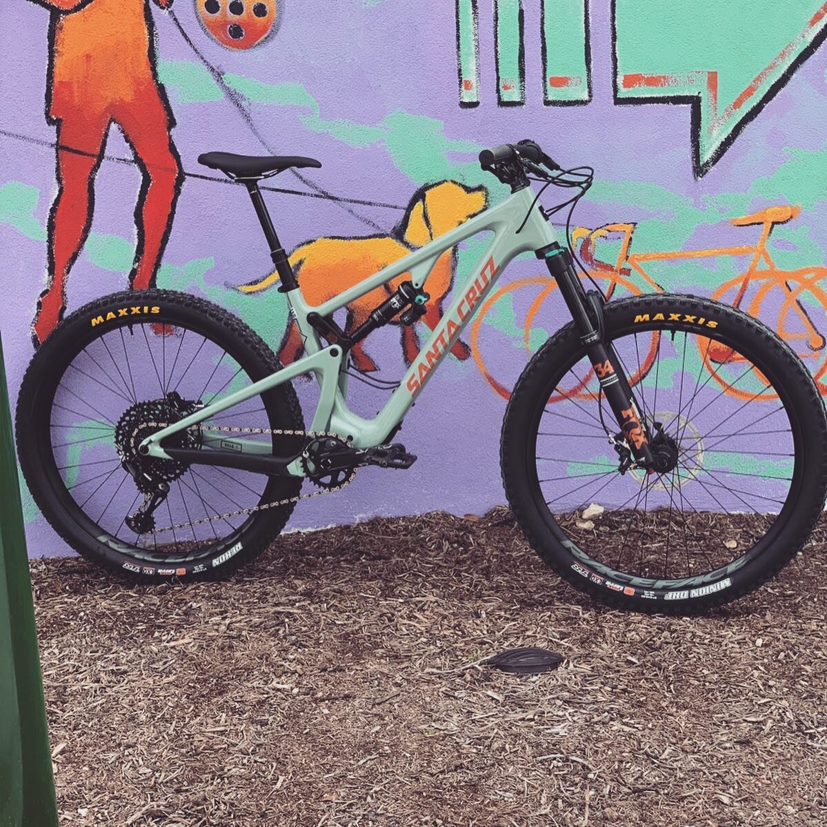 Just one of the many rad bikes that we built up for one of our customers before our move to our new location
.
#santacruzbikes #5010 #mtb #trailriding