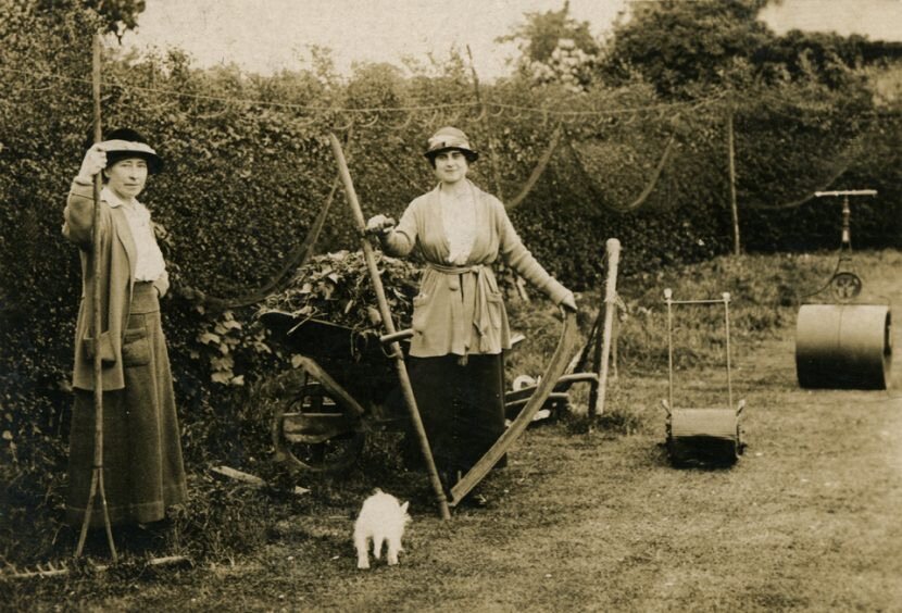 2012-007-Ladies-Gardening-830x564.jpeg