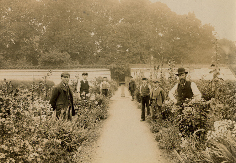 2009-077 Walled Garden Staff.jpeg