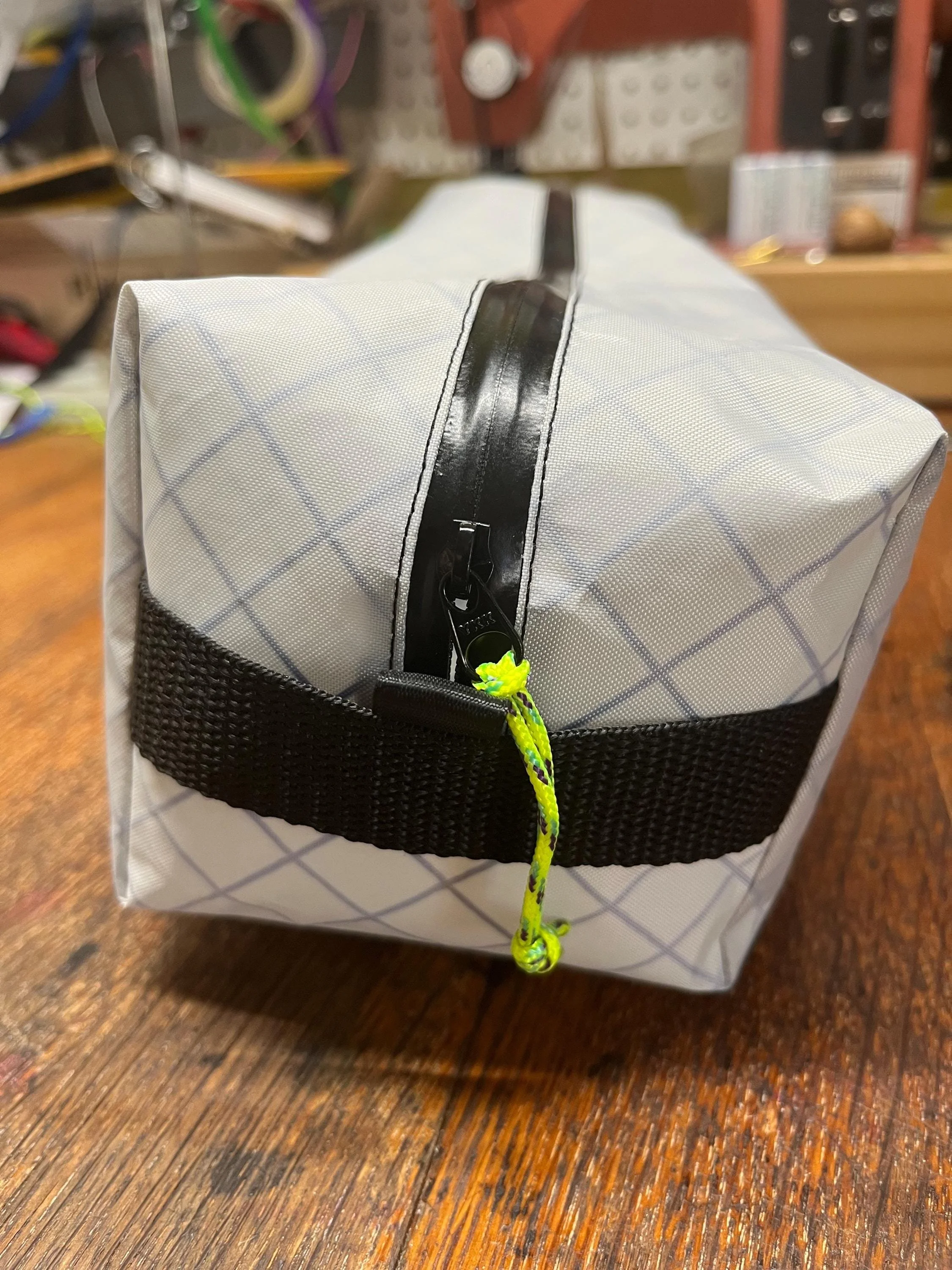https://i.etsystatic.com/19664722/r/il/b7d194/8563197712/il_fullxfull.8563197712_6e3i.jpg