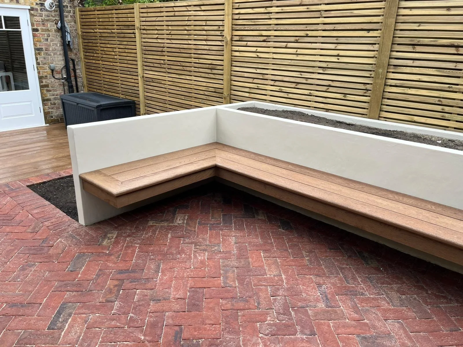 Built-in bench 
