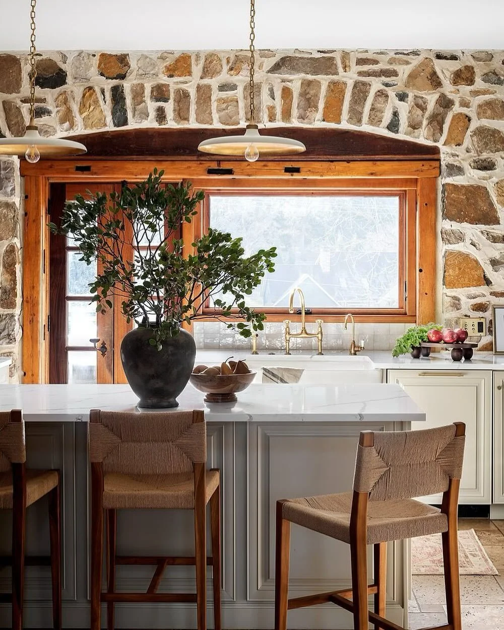 Interior Design: @oldsoul_designstudio 
Photography: @mcbecks_pix 
Styling: @gabriellealangdon