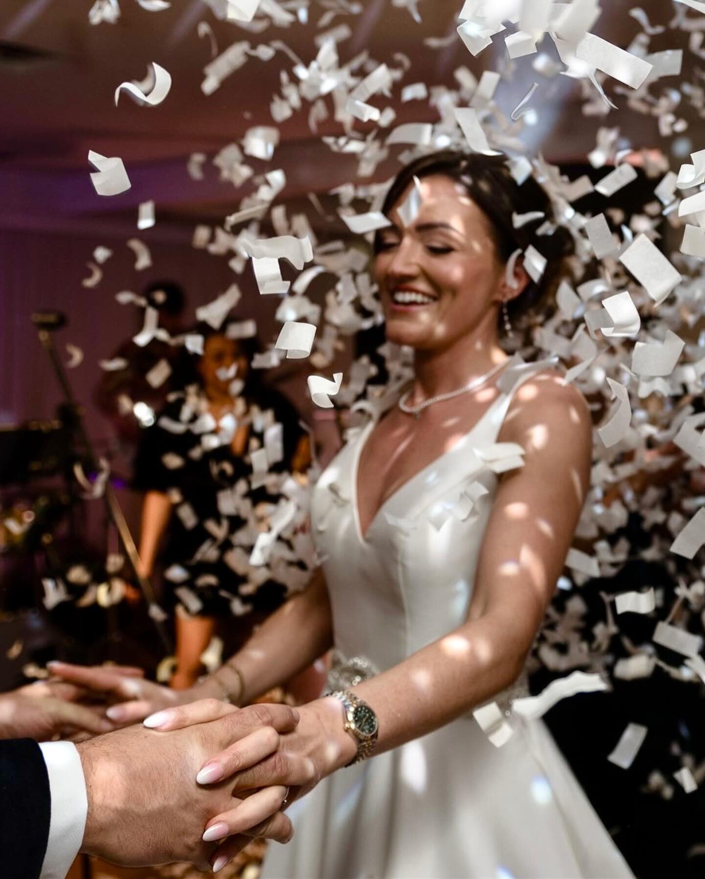 A few snippets from M&amp;D&rsquo;s most beautiful wedding at @stokeplacehotel on Saturday. Such a great way to celebrate my first of the season! 

Dress @bridetobegowns 
Florals @fineflowersco 
Hair @michaelrowanhair 
MUA @katiedownermakeup 
Venue @