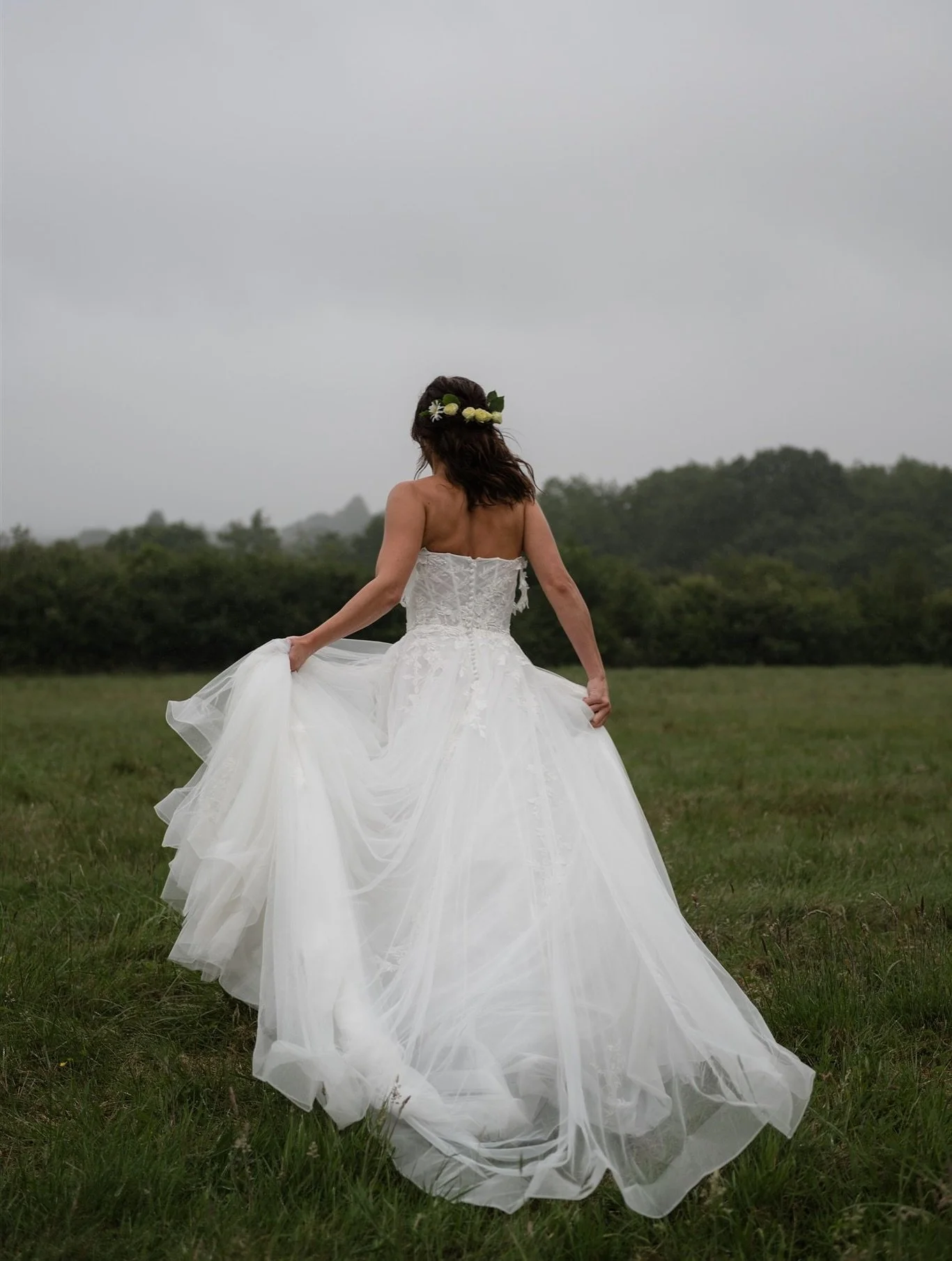 Procrastinating the 11 billionty things I should be doing before our trip on Tuesday by looking back through some of this year&rsquo;s lovely shoots.

Photography @cuttlebone.co.uk 
Venue - @riseholmesussex
The Wedding Index Coordinator &amp; Makeup 