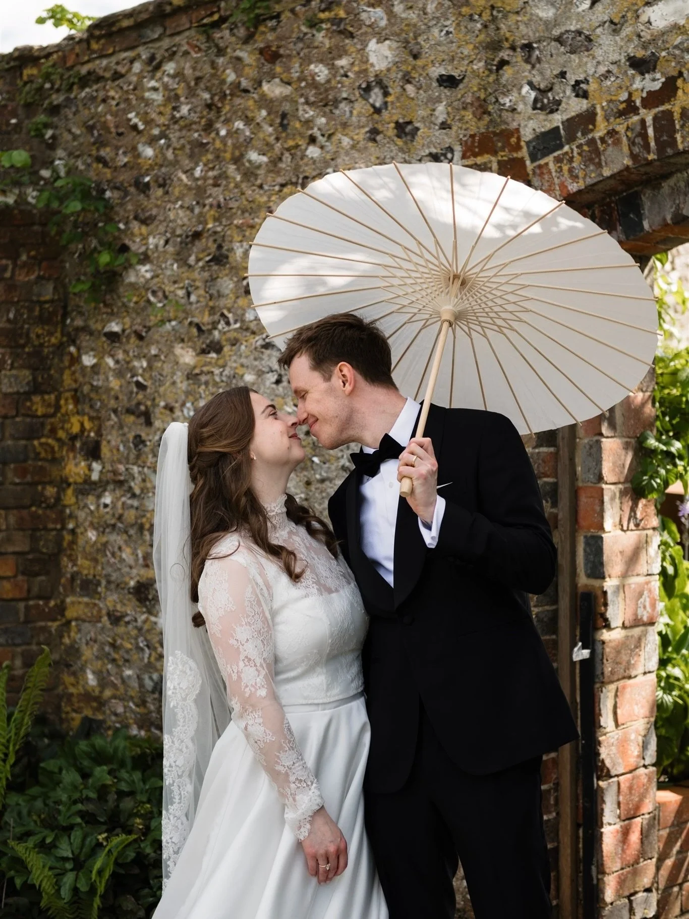 Henri &amp; Jamie 
18/04/26

A beautiful and intimate wedding in the glorious sunshine at @findon_place kicked off my season for this year. 
The loveliest of couples, amazing friends and family, delicious food and hot sun. 
What a wonderful start! 

