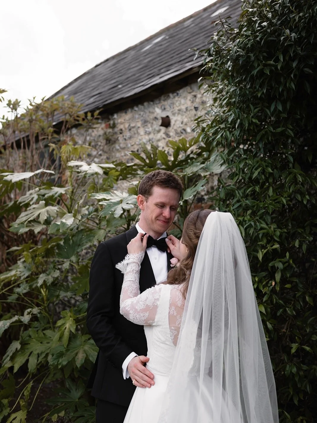 The formal garden and beautiful jasmine arch at @findon_place is the perfect spot for wedding portraits.