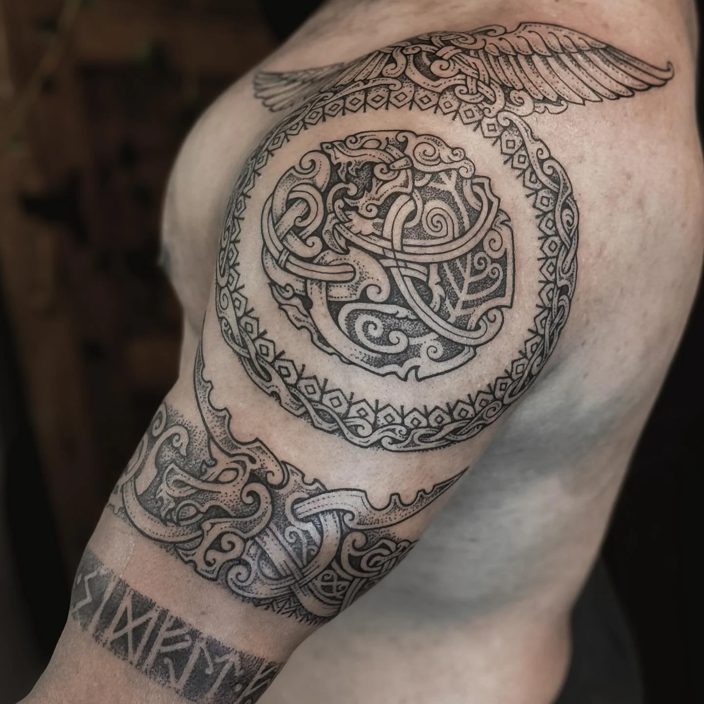 Doing some important Nordic themes on Jestyn&rsquo;s sleeve here, including the Fenrir, and Muninn.  For his other arm, stay tuned! 

#nordic #norse #viking #nordictattoo #norsetattoo #vikingtattoo #fenrir #jormungandr #wolf #serpent #norsemythology 