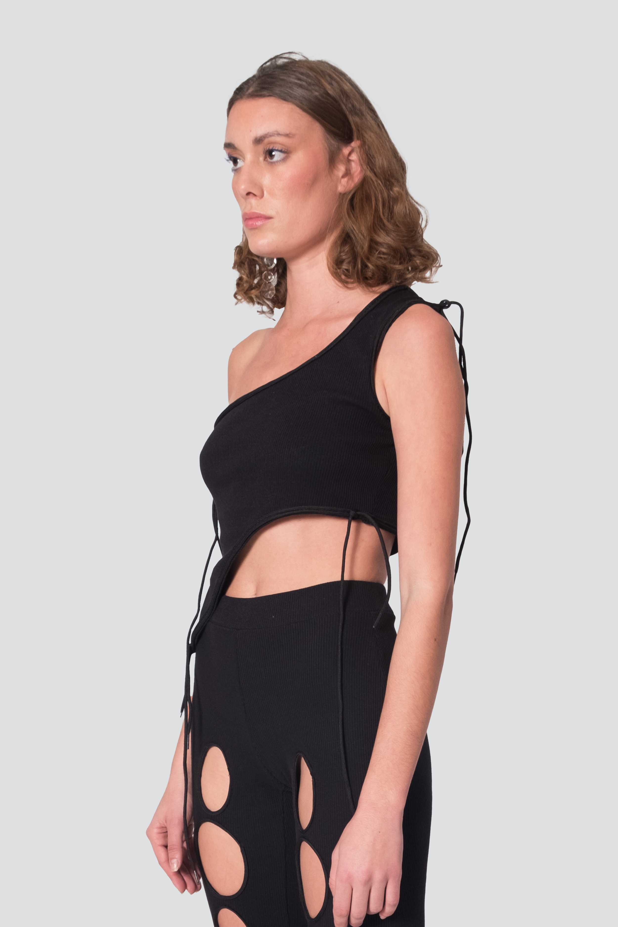 one-shoulder-top_0001_knit-black-top_0001_Holes-Trousers-side.png