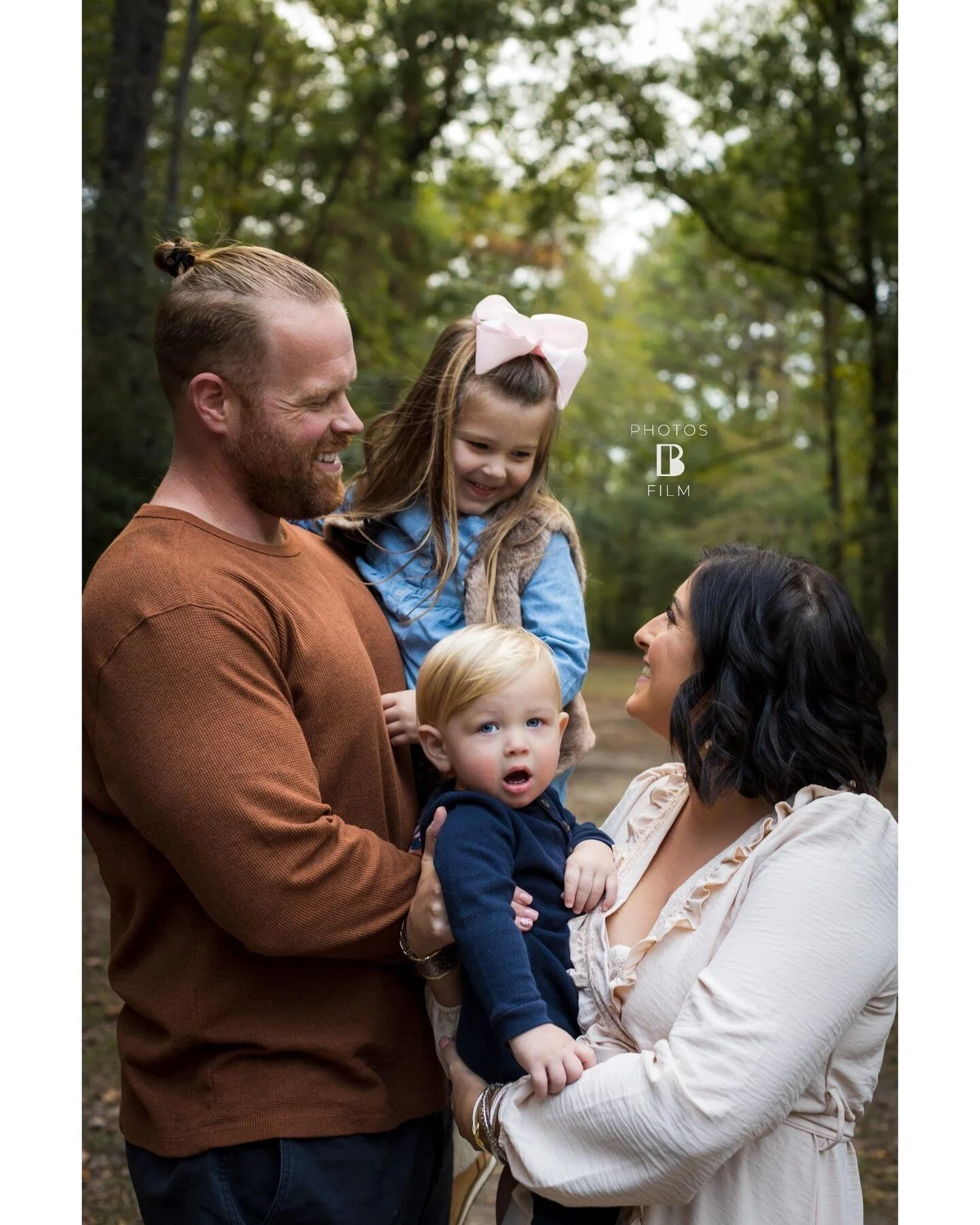 This year, show your Mom how much she means to you by surprising her with a family photo session for Mother's Day. Purchase a gift card and make her day extra special! Link in bio!

30min session = $180 + tax
60min session = $250 + tax
2hr session = 