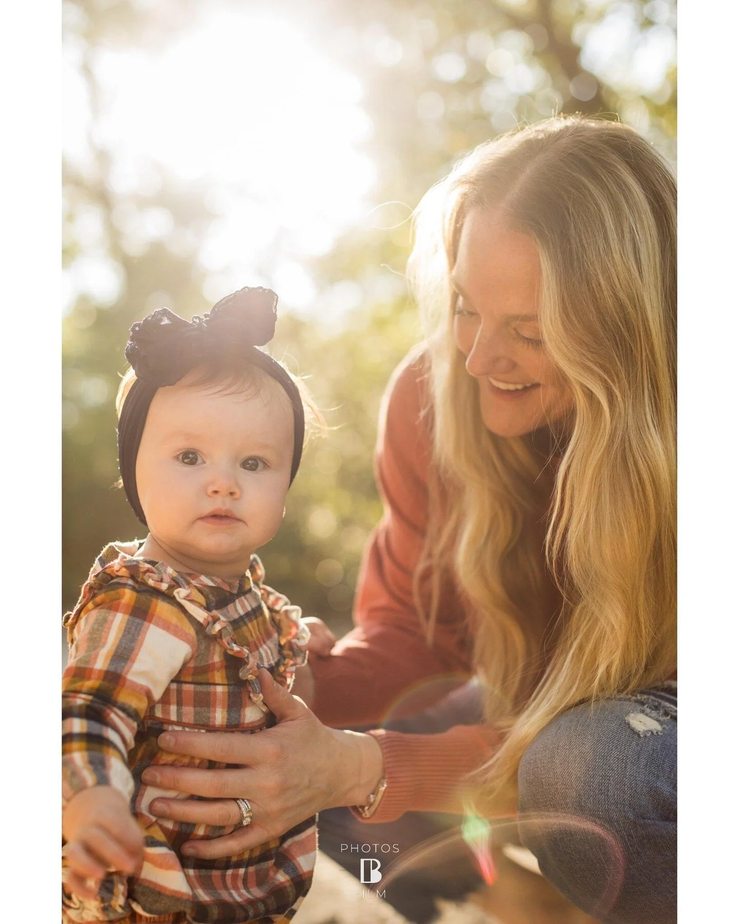 Celebrate Mother's Day this year by surprising your mom with a family photo session! Purchase a gift card and make this day truly special. Link in bio!

30min session = $180 + tax
60min session = $250 + tax
2hr session = $450 + tax

#HappyMothersDay 