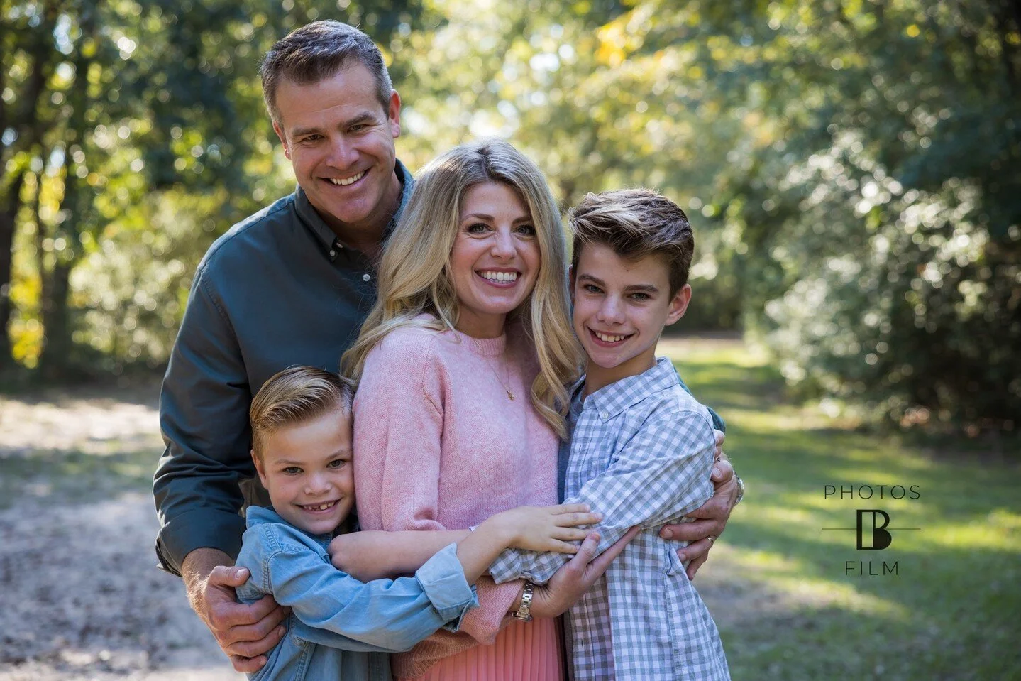 Celebrate Mother's Day with a memorable family portrait session! Make memories that will last a lifetime and treat your mom to the perfect gift. Link in bio!

30min session = $180 + tax
60min session = $250 + tax
2hr session = $450 + tax

#GiftCardsA