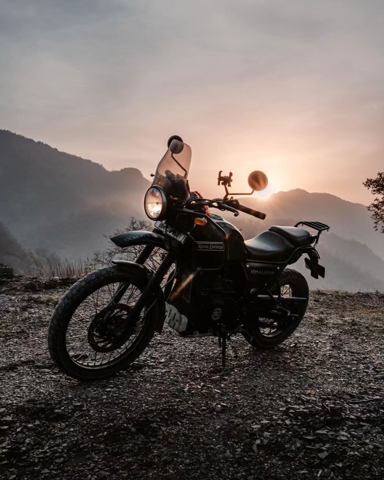 Been riding the @royalenfield Himalayan during this trip in Rishikesh, India. Seems only fitting since we're situated in the Himalayan foothills to be riding this Indian made adventure bike. 

Super impressed with how it handles these curvy and steep