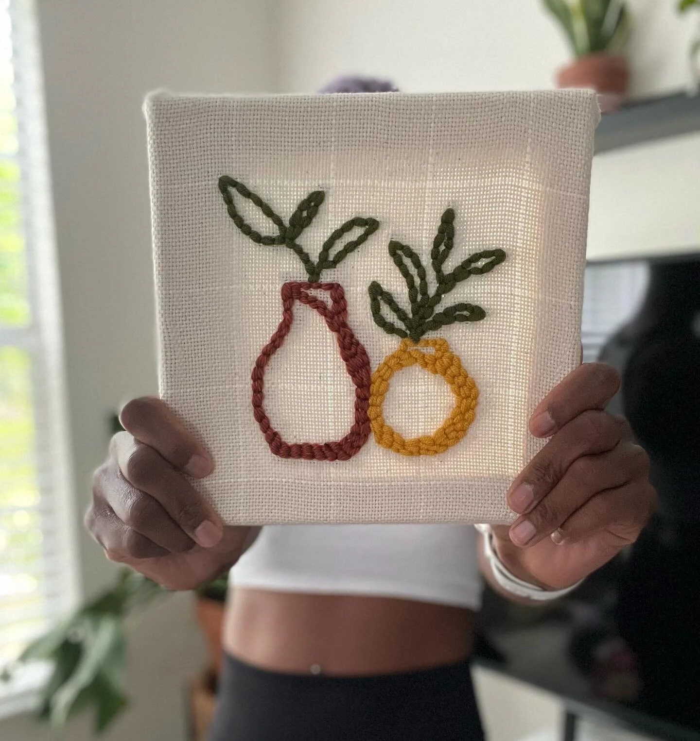 Trying out a sketchy style in punch needle. 

#matisse #sketch #punchneedle #homedecor #handmadeart #maker #plants #flowerart
