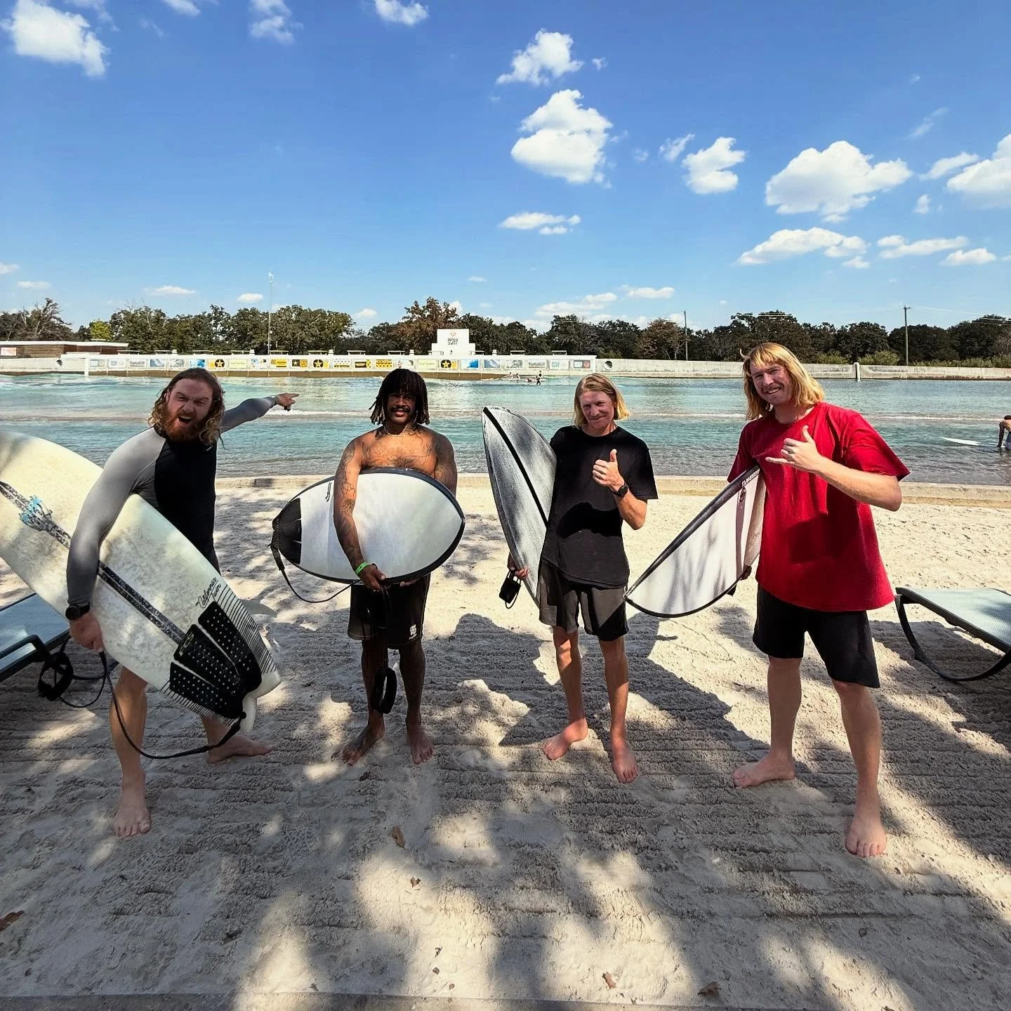 USA we&rsquo;re here!!! A couple of surfs @wacosurf_tx and we&rsquo;re ready to play shows in Austin &amp; Houston as well as @aclfestival this weekend!!! Cya soon!!! Tickets for all US &amp; LATAM shows in bio 🇺🇸 🇲🇽 🇧🇷 🇨🇱 clip by @tylerbll