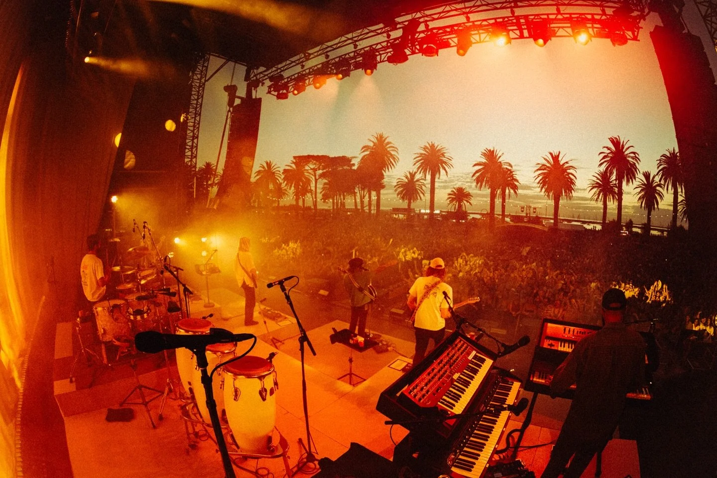 THANK YOU MELBOURNE 🧡🌴🌅 that was so sick!!! What a beautiful spot for a gig. Thanks for sticking it out in the heat all day 🥵 We love you !!!! ❤️ photos by @charliehardy video by @tylerbll