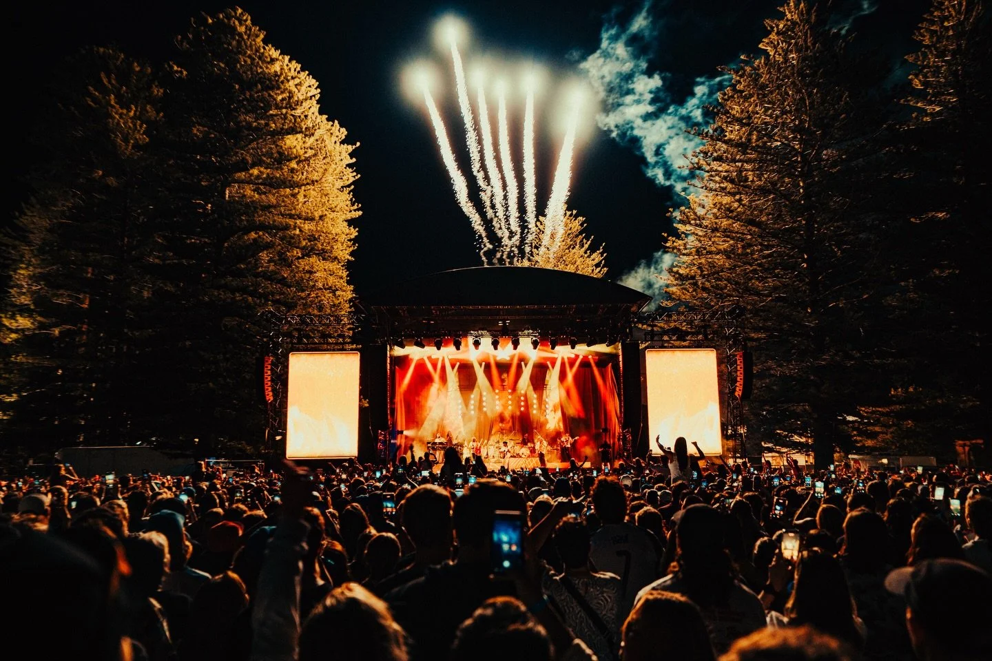 Unreal weekend in the West!!! Cheers Freo n Margs 🙌 Such fun shows &amp; epic crowds. See ya when we&rsquo;re back. We off to New Zealand this weekend!!! Photos &amp; video by @charliehardy @tylerbll