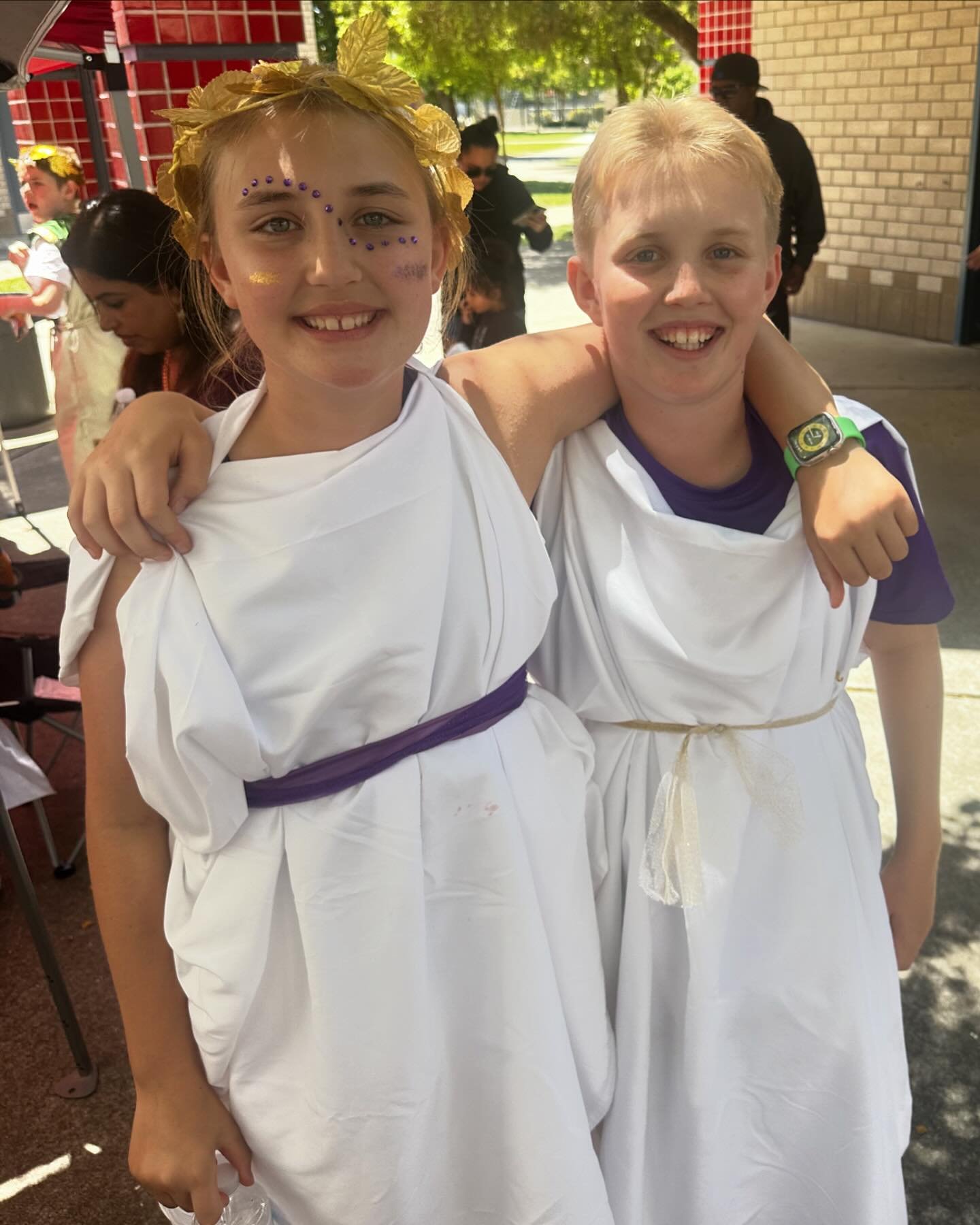 Such a fun day!! Greek day for all the 6th graders.  Love this tradition and that the kids got to enjoy it all! ⁣
 ⁣
#greekday #eaglessoar #6thgradetraditions #elementaryschool #relationships #relationshipgoals ⁣