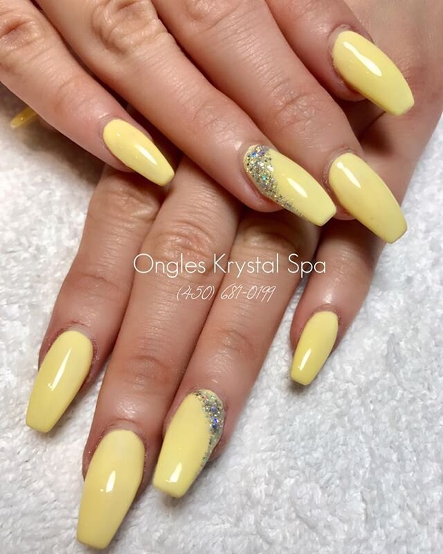Now we talkin~ 😍😍 Set done by the one and only Lisa💕 #nailsdid #ongleskrystalspa #yellow #nailsofinstagram #nailsonfleek #nails2inspire #nailsart #yellownails #nailsoftheday